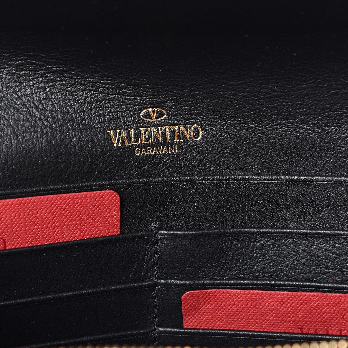 Vitello Rockstud Crossbody Wallet on Chain Black