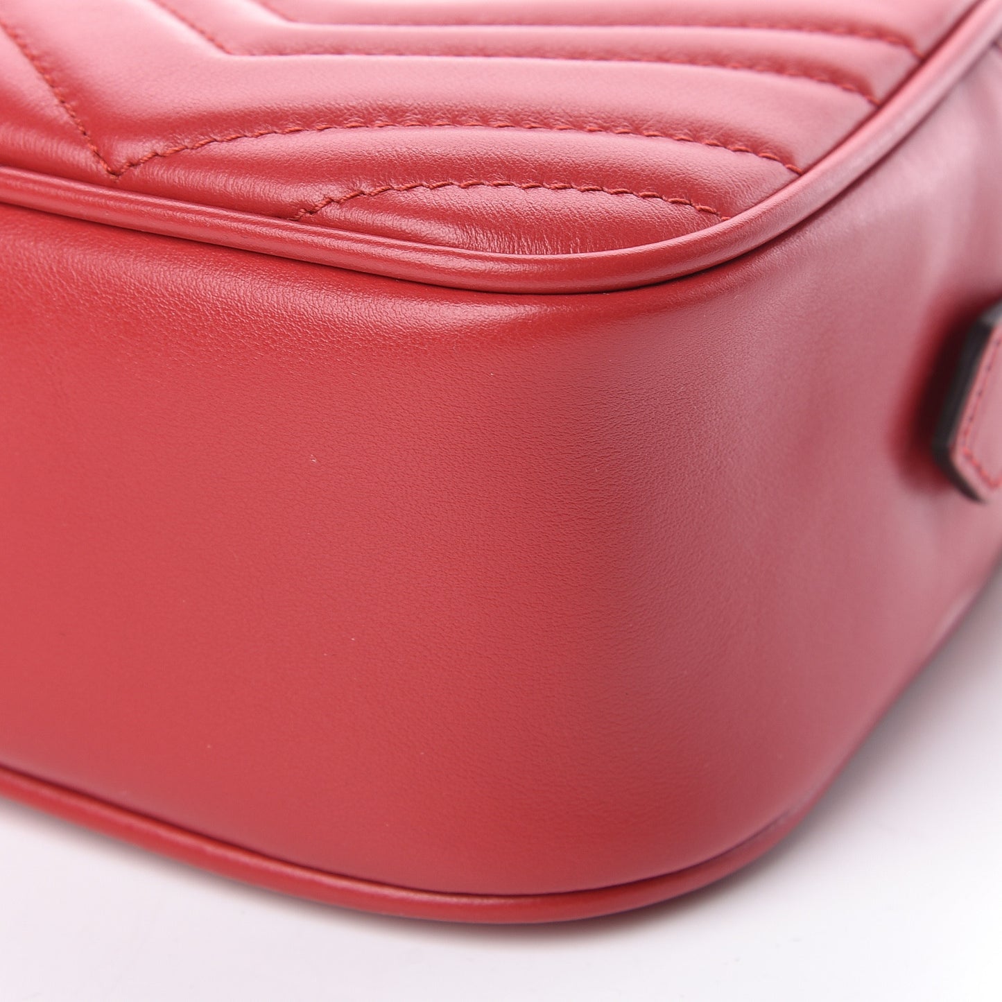Calfskin Matelasse Small GG Marmont Chain Shoulder Bag Hibiscus Red