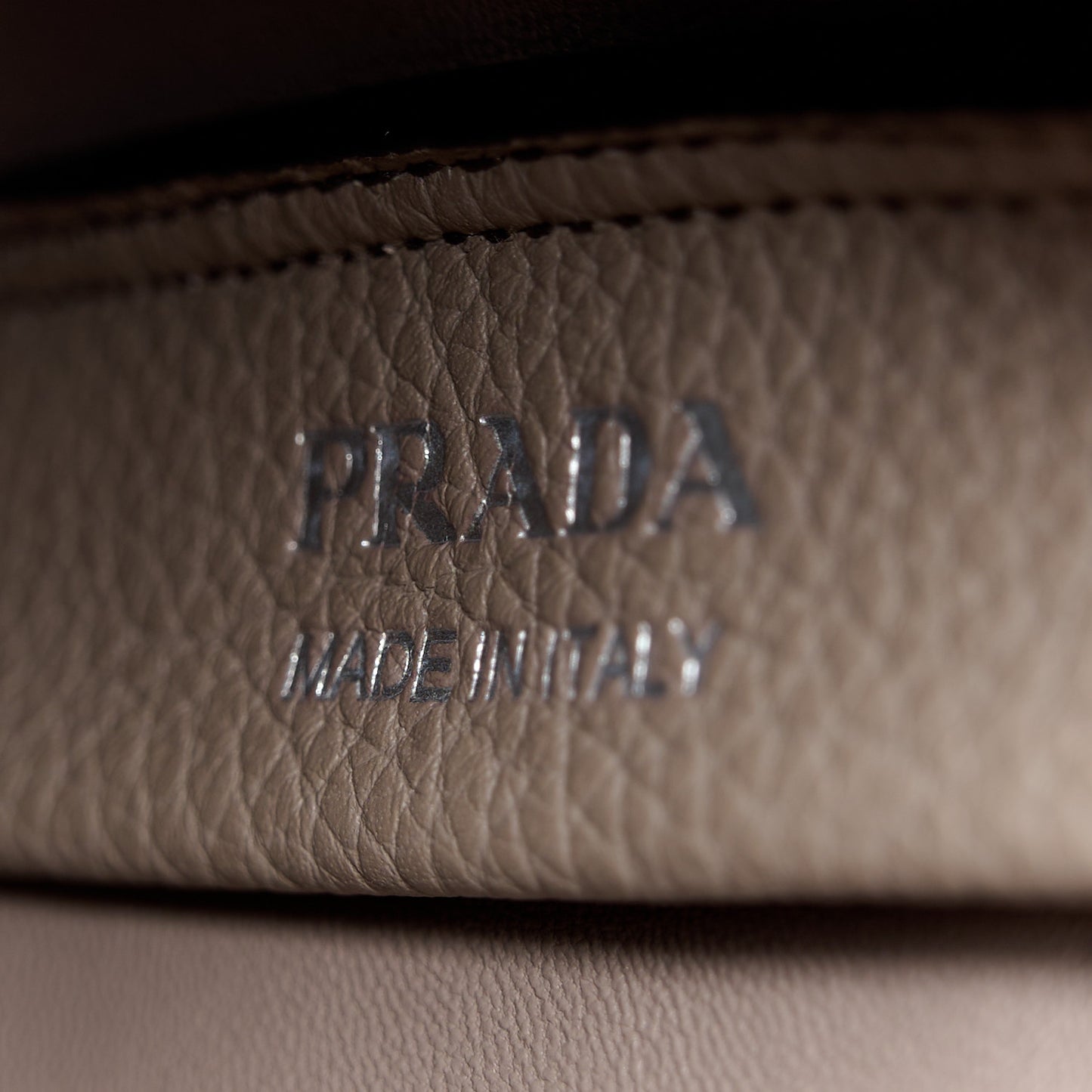 Vitello Daino Soft Mini Dynamique Tote Argilla