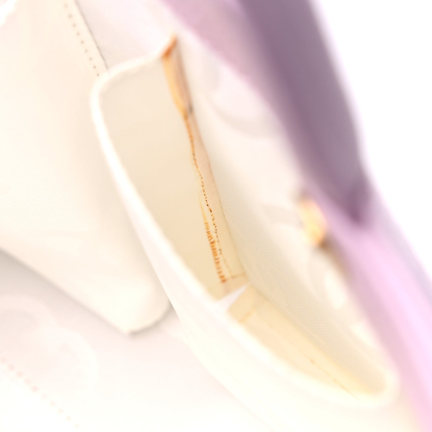 Caviar CC Shoulder Bag Lavender