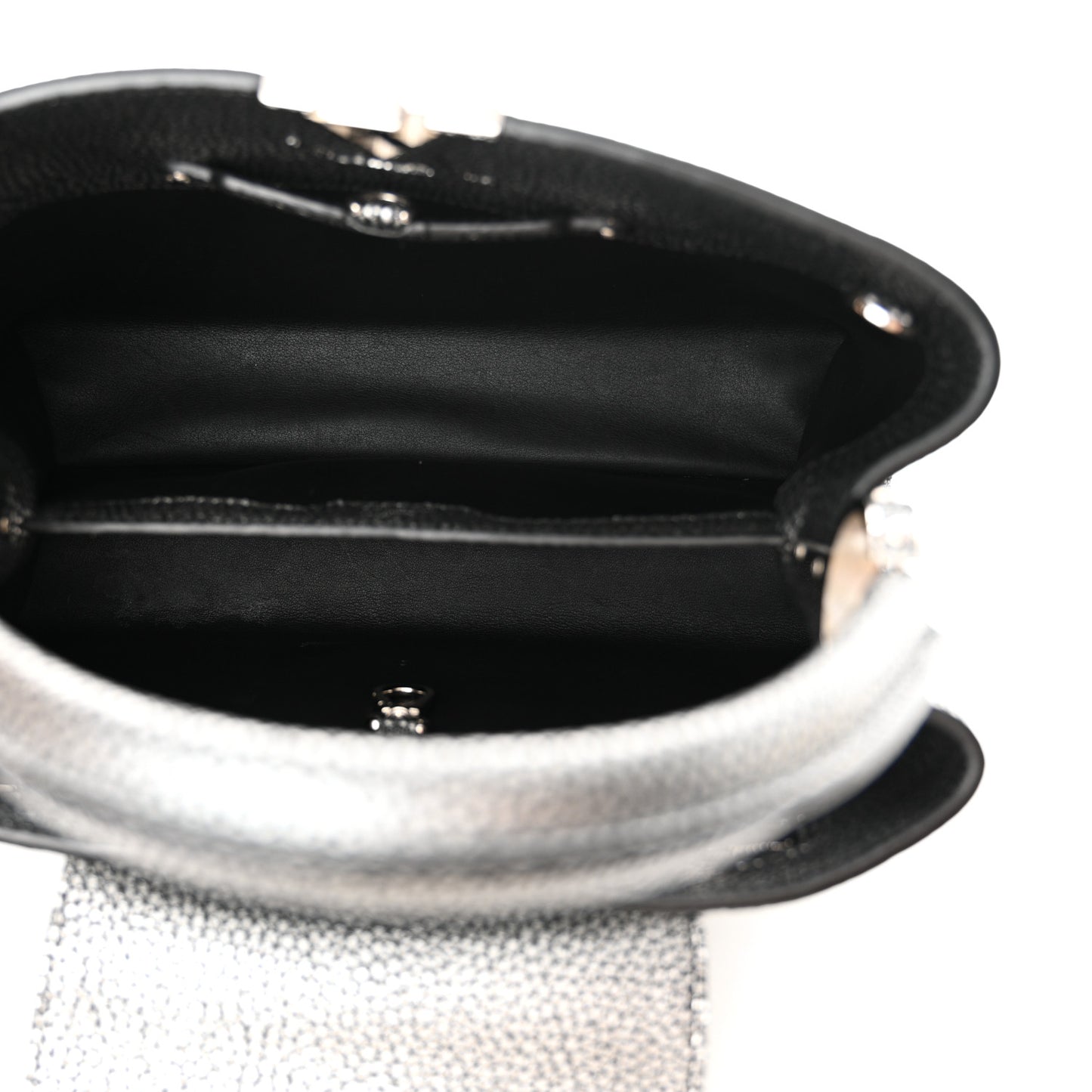 Taurillon Capucines MM Chrome