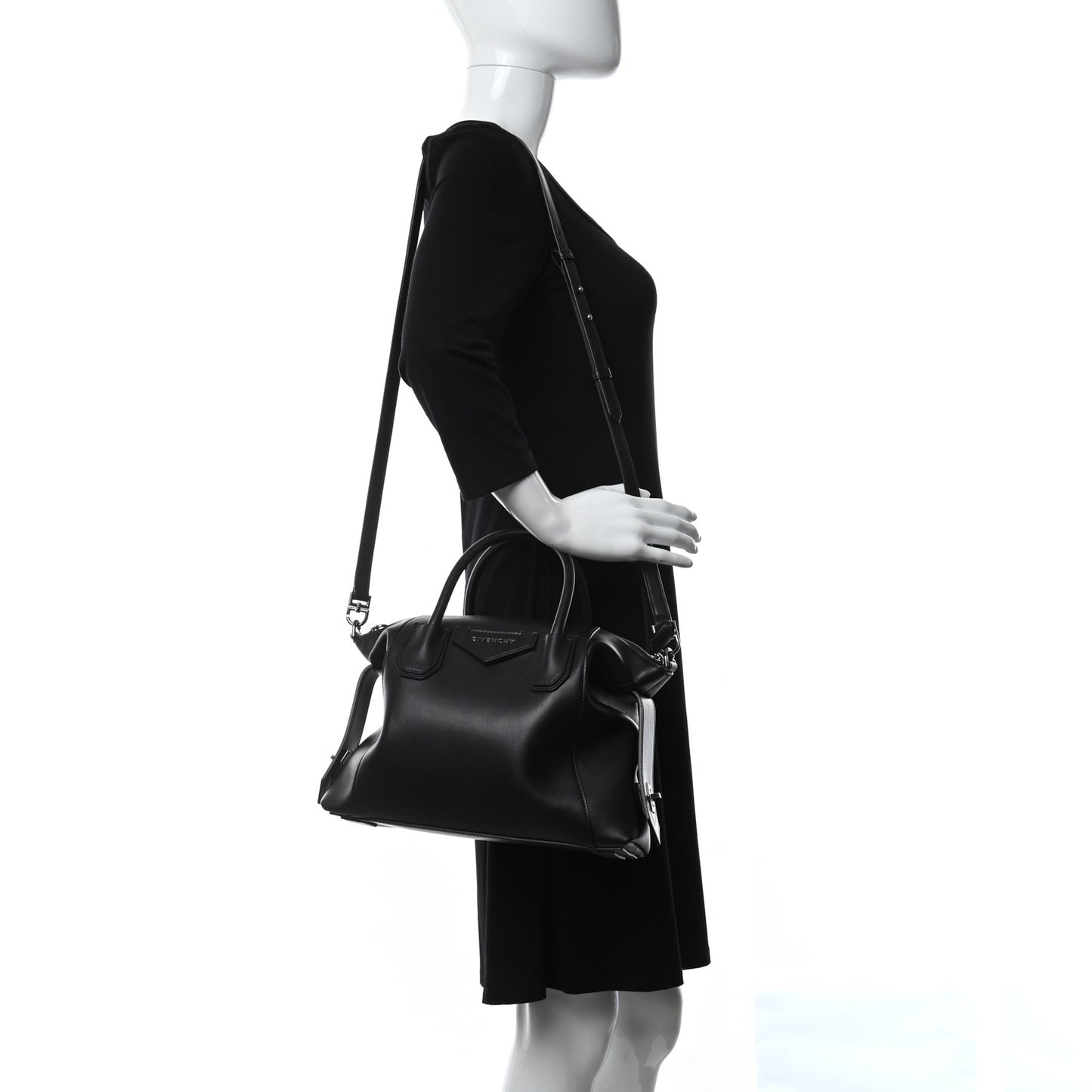 Smooth Calfskin Small Soft Antigona Black