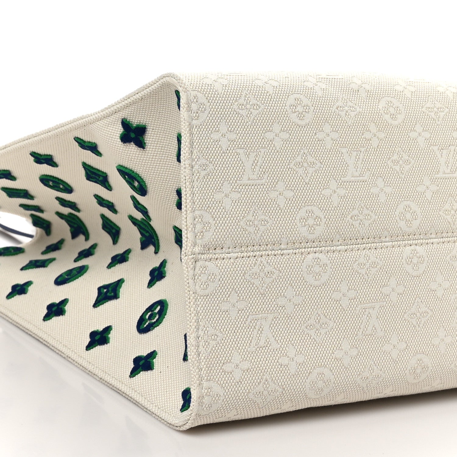 Louis Vuitton Jacquard Embroidered Tufted Monogram Hamptons Onthego GM 8 of 9