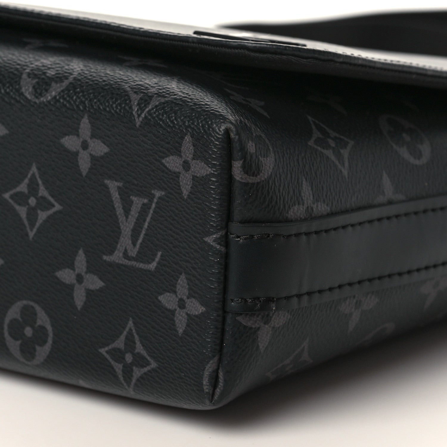 Louis Vuitton Monogram Eclipse District MM 8 of 11