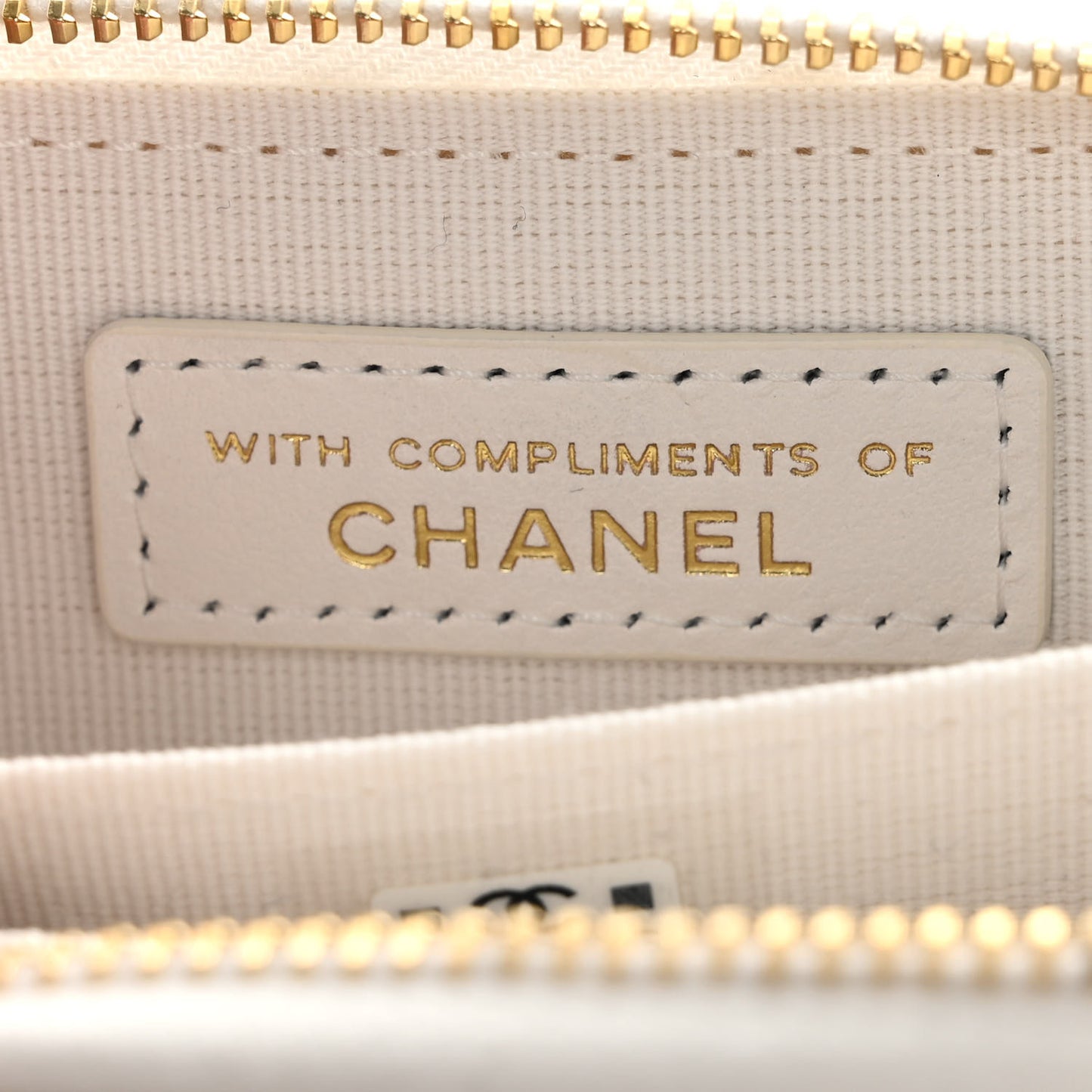 Tweed Quilted Bow Flap Card Holder On Chain White