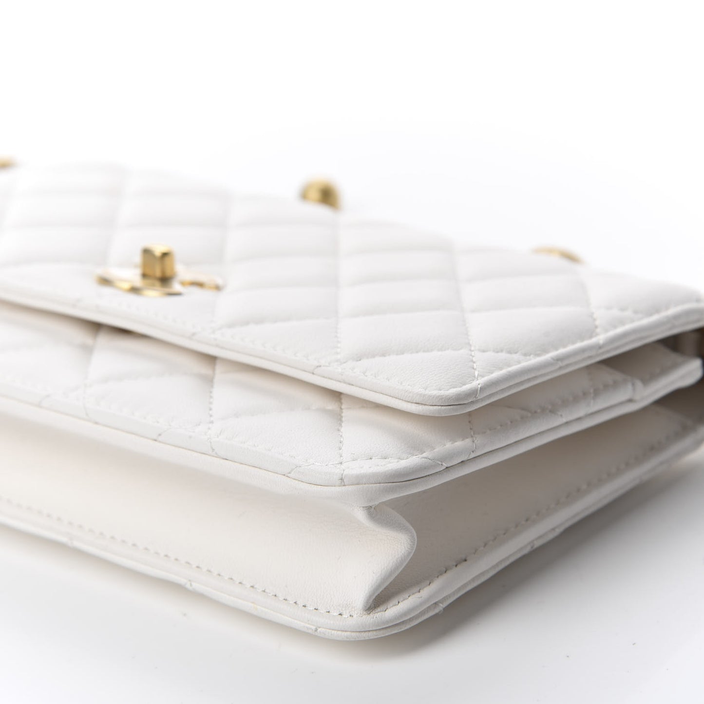 Lambskin Quilted CC Pearl Crush Wallet on Chain WOC White