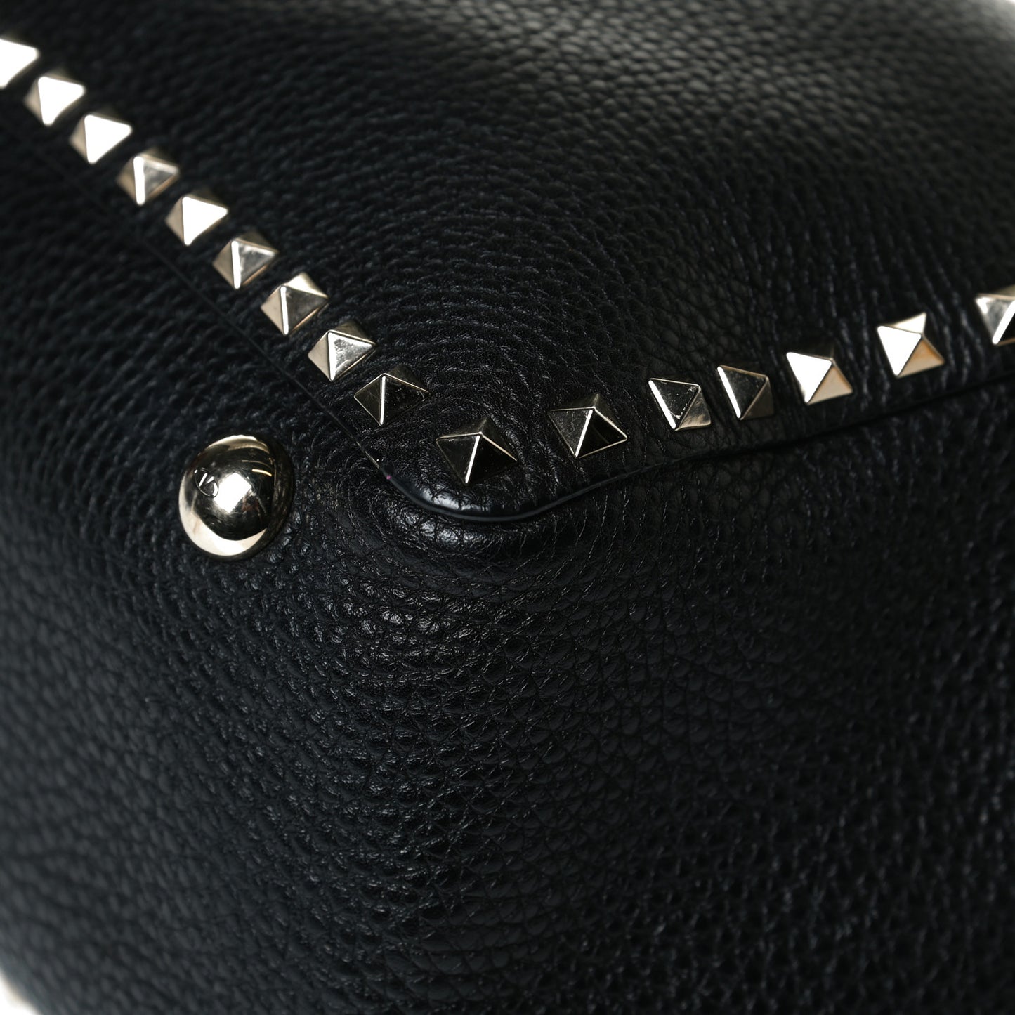 Pebbled Calfskin Medium Rockstud Tote Black