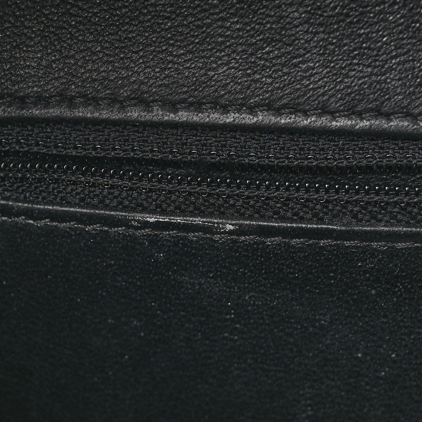 Caviar Quilted Medium CC Filigree Vanity Case Navy Black