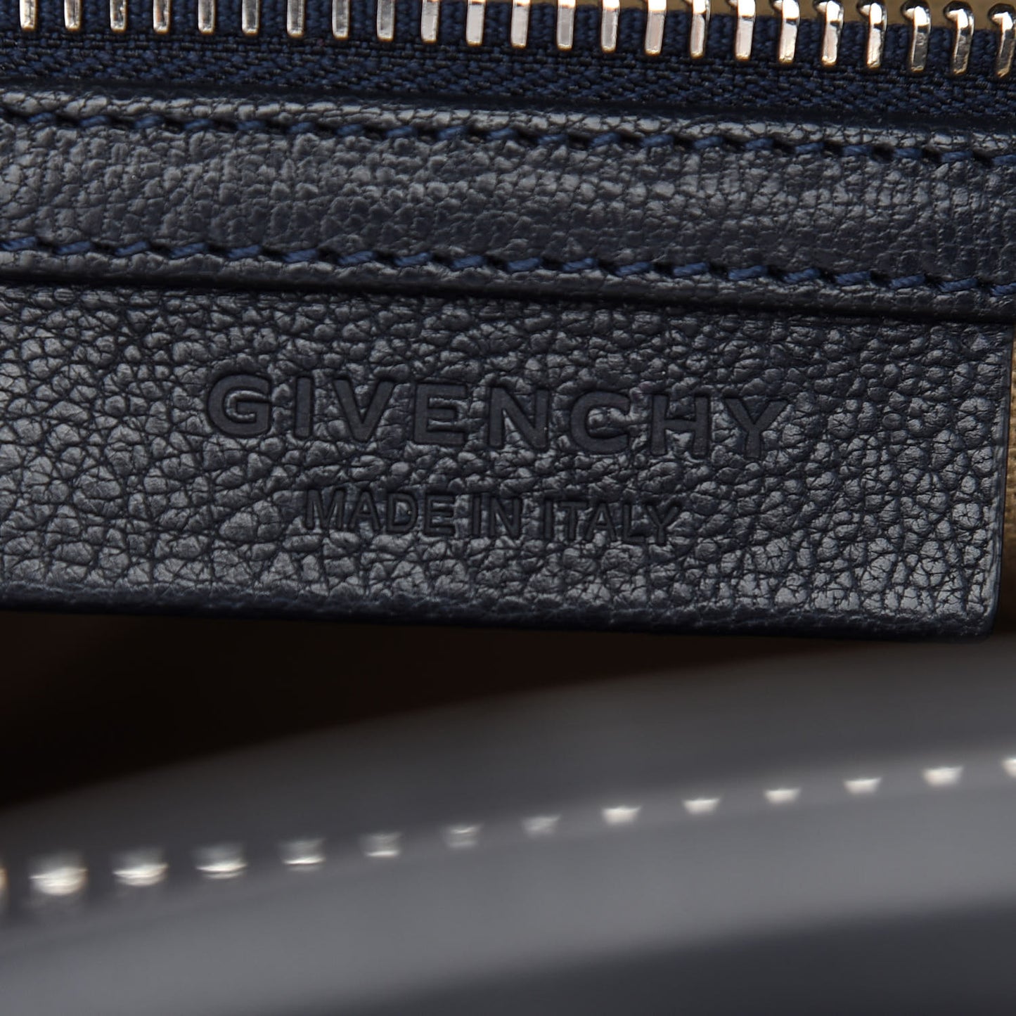 Sugar Goatskin Medium Antigona Navy