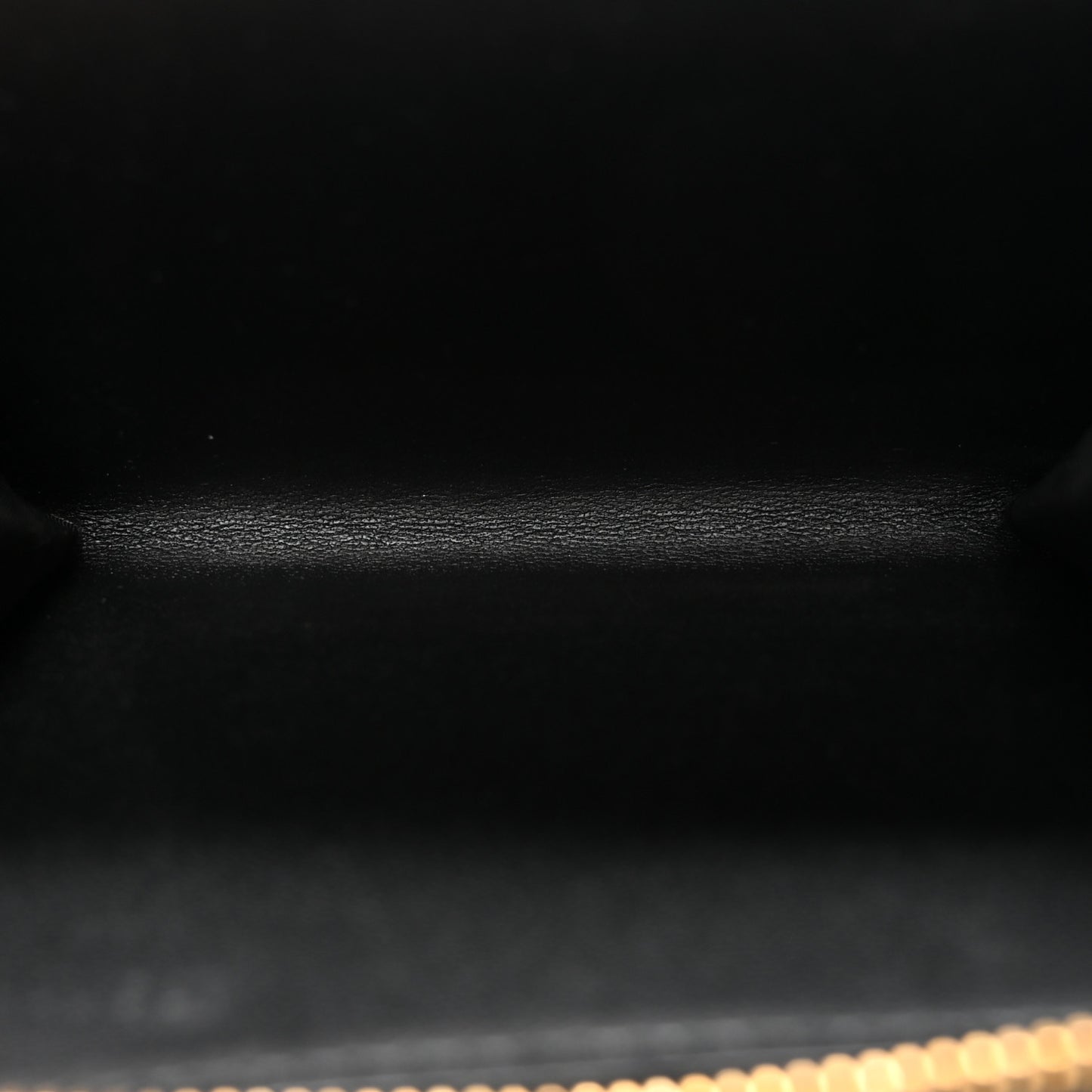 Grained Calfskin Supple Cannage Caro Scarlet Zipped Wallet Black