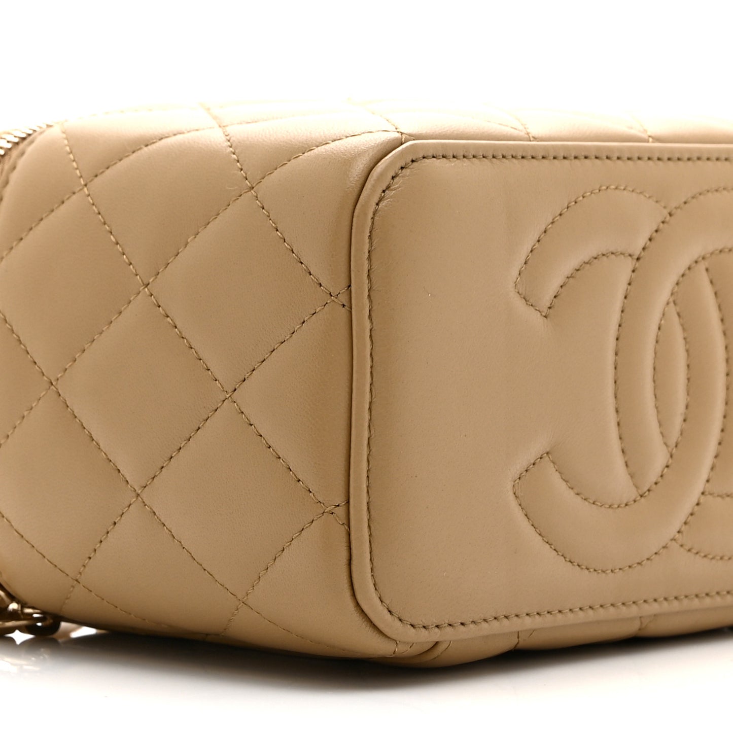 Lambskin Quilted Pearl Crush Small Vanity Case With Chain Beige