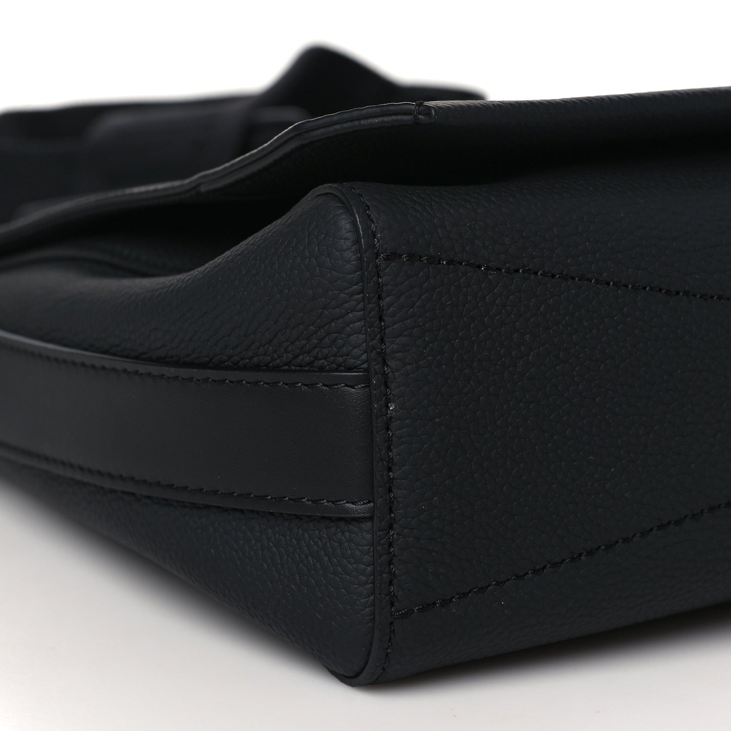 Calfskin Aerogram Messenger Black