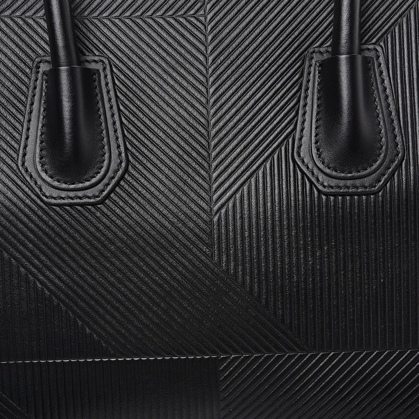 Calfskin Geometric Embossed Small Antigona Black