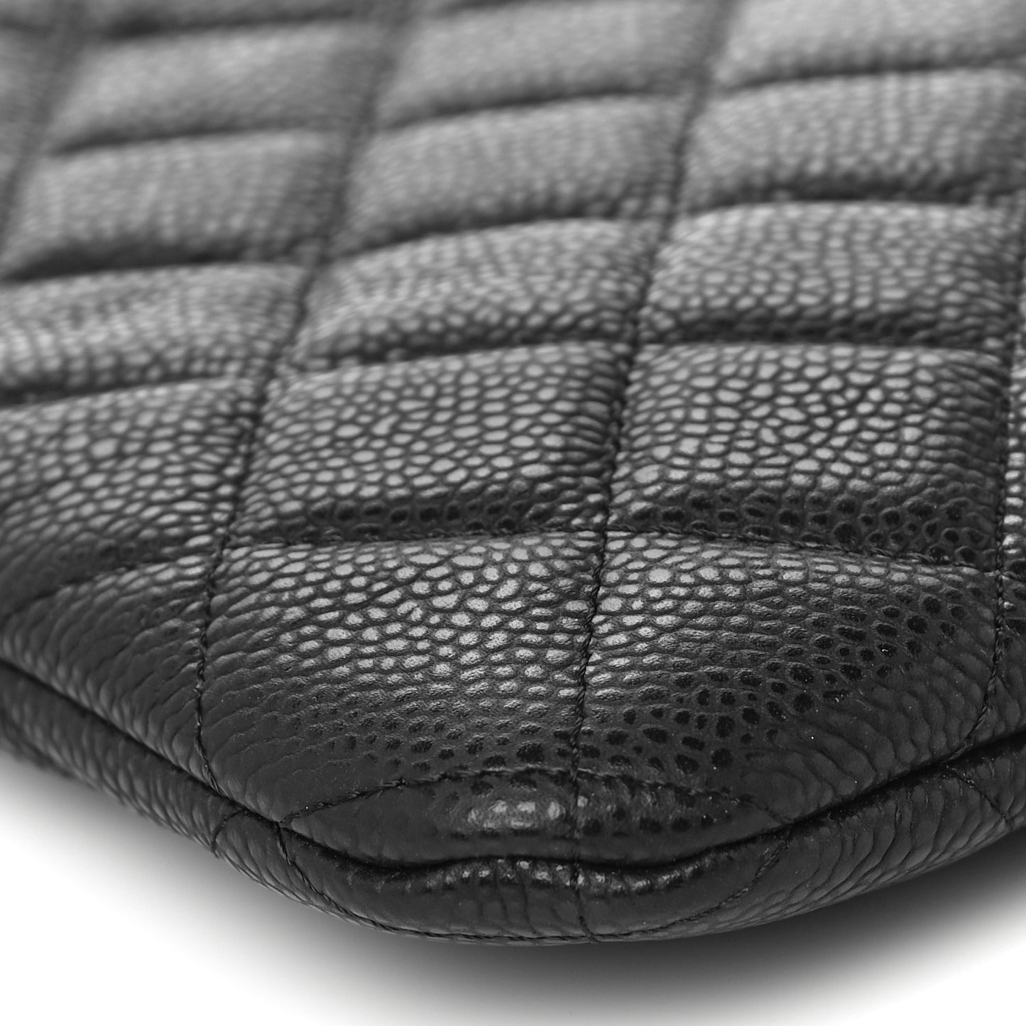 Caviar Quilted Medium Cosmetic Case Black