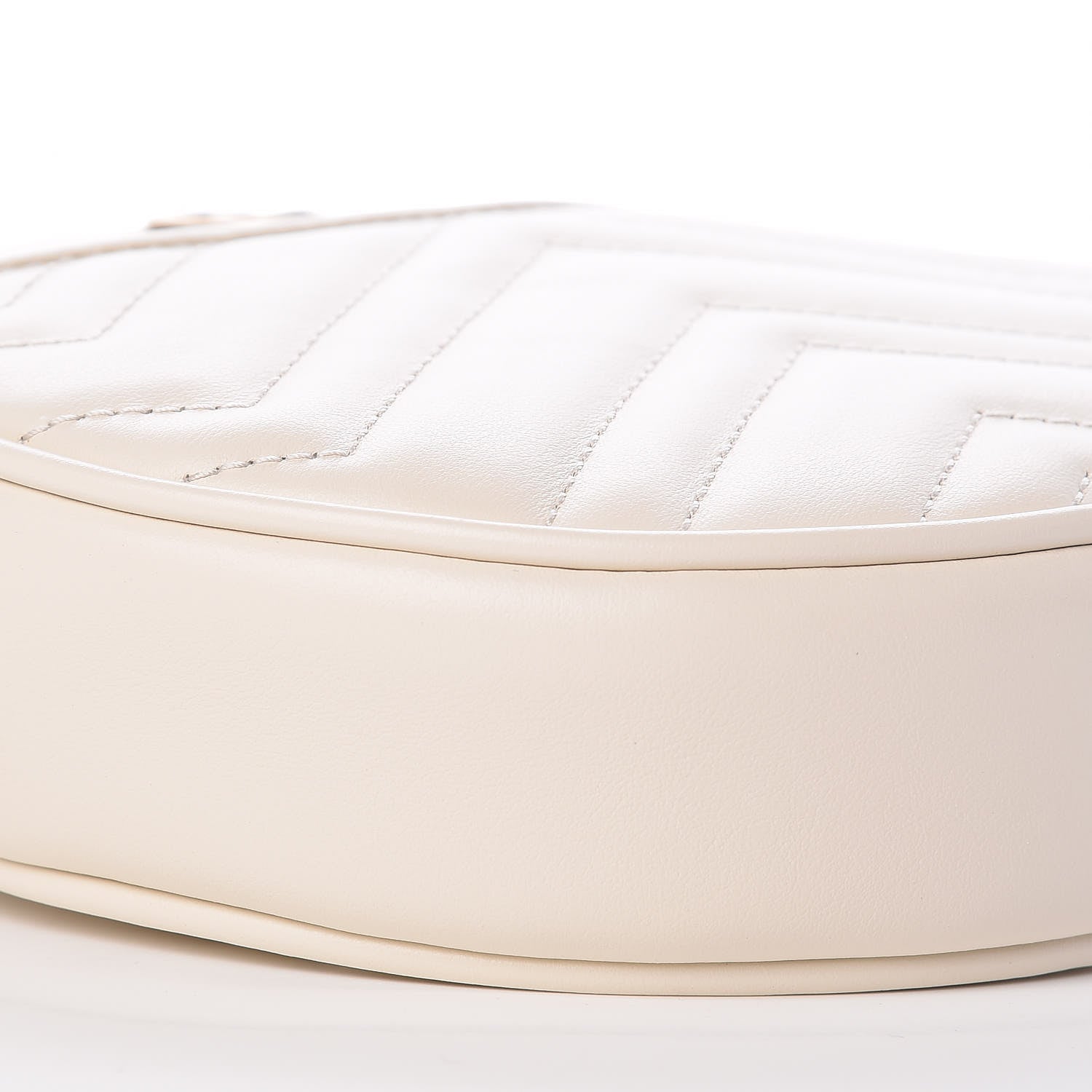 Gucci Calfskin Matelasse GG Marmont Round Wrist Wallet Mystic White 8 of 10