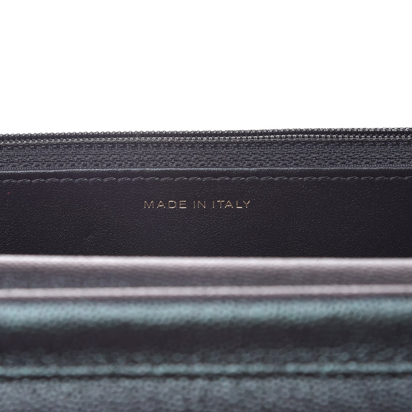 Iridescent Caviar Quilted Wallet On Chain WOC Black
