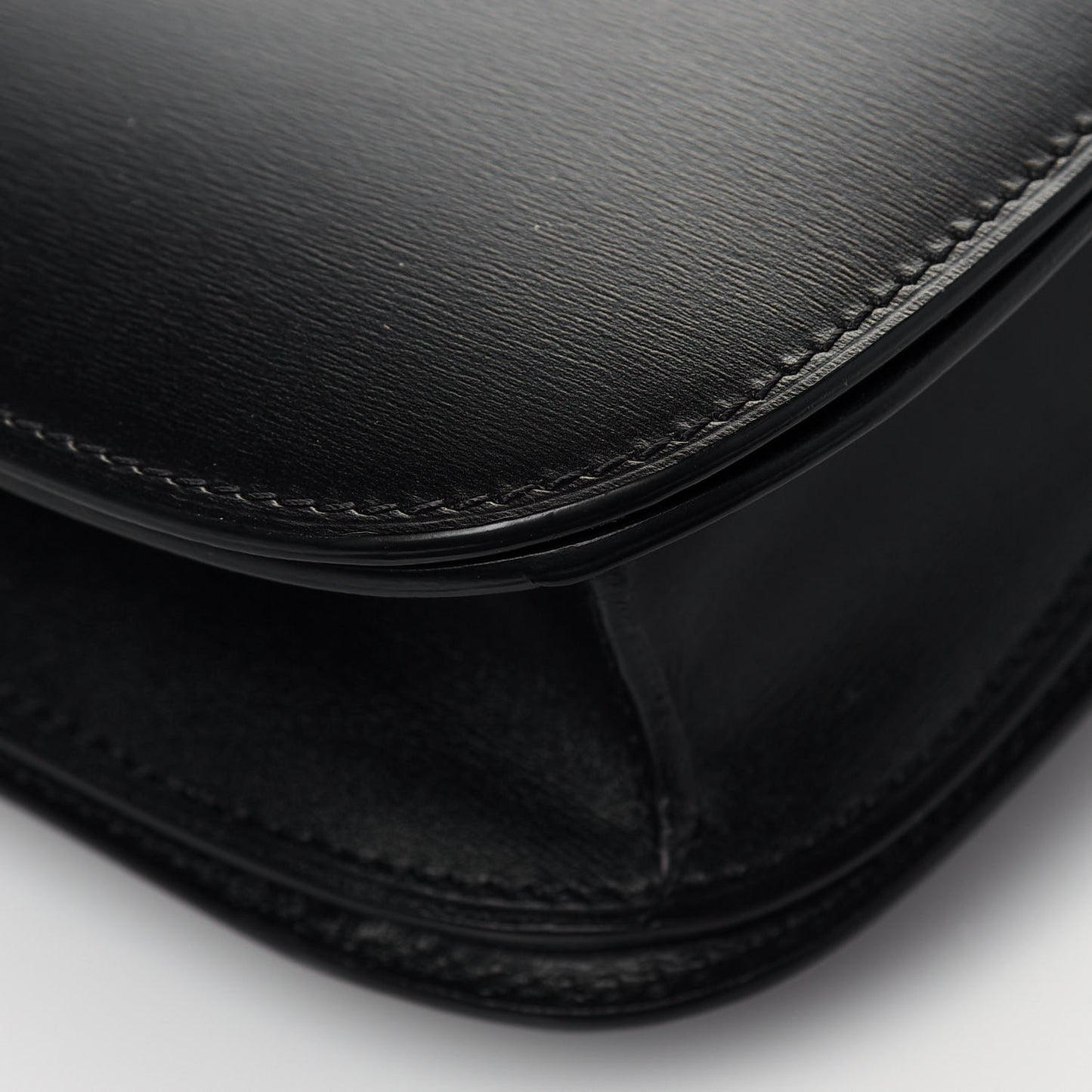 Box Calfskin Medium Classic Box Flap Bag Black