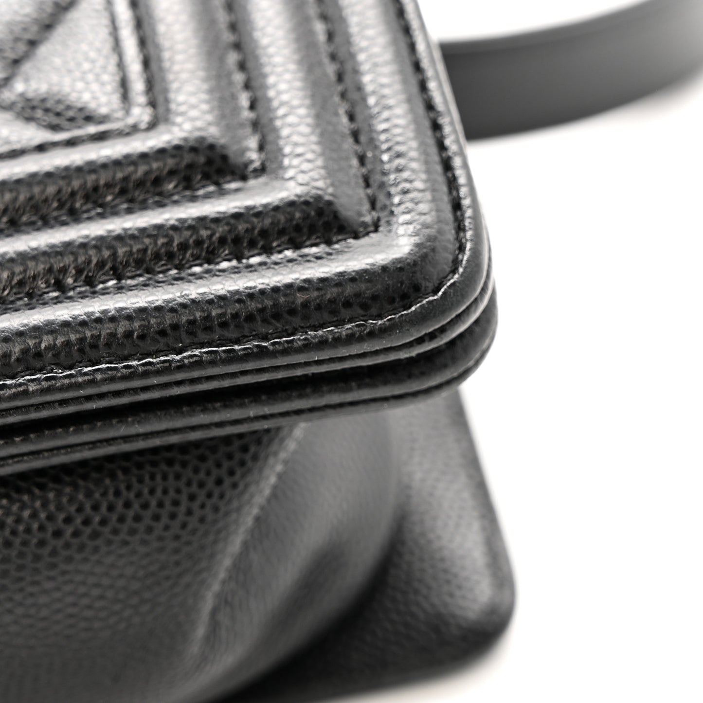 Caviar Quilted Medium Boy Flap Black