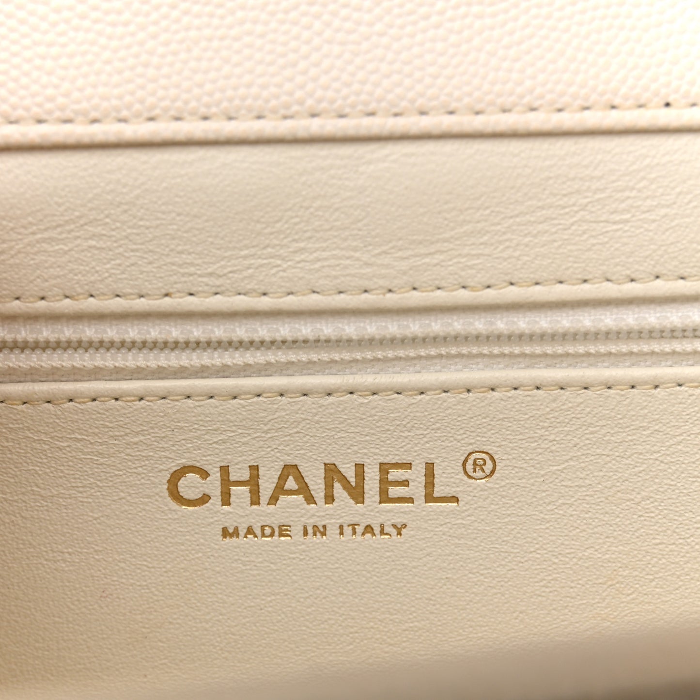 Caviar Quilted Medium Business Affinity Flap White