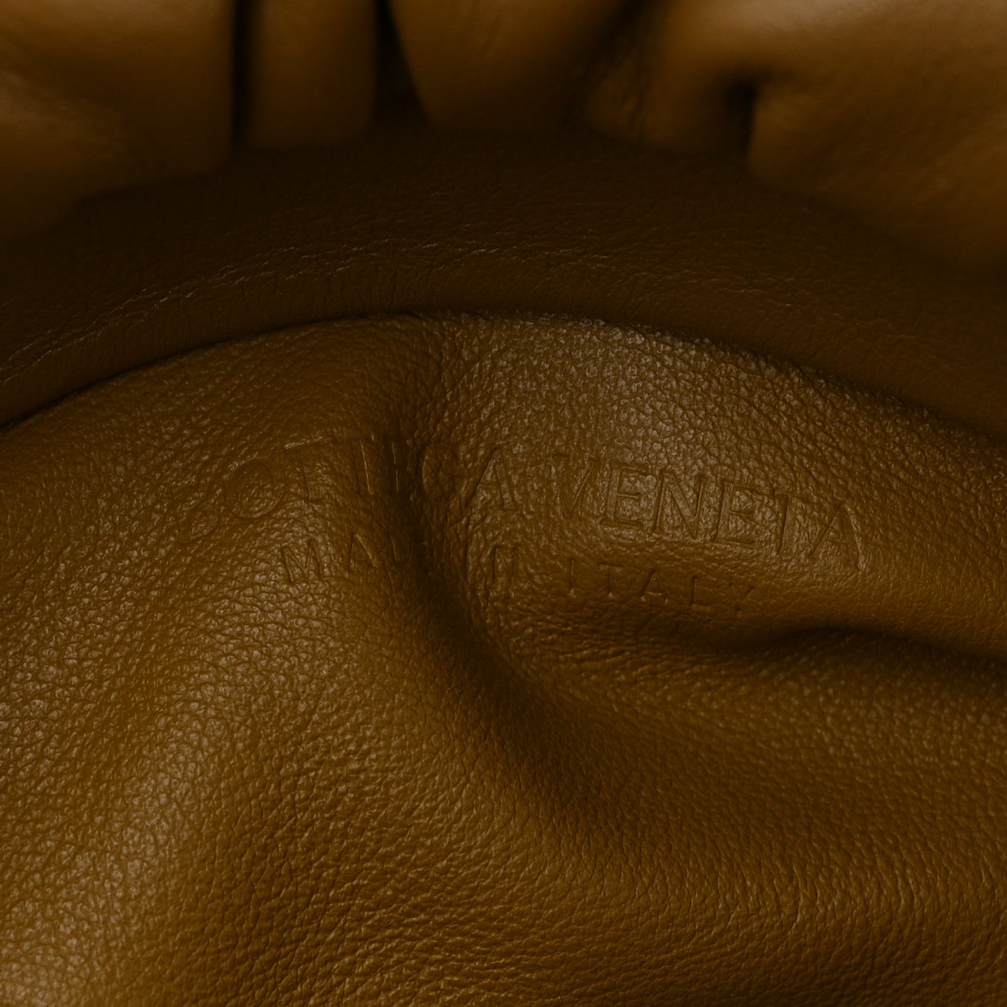 Calfskin The Pouch Chain Cammello