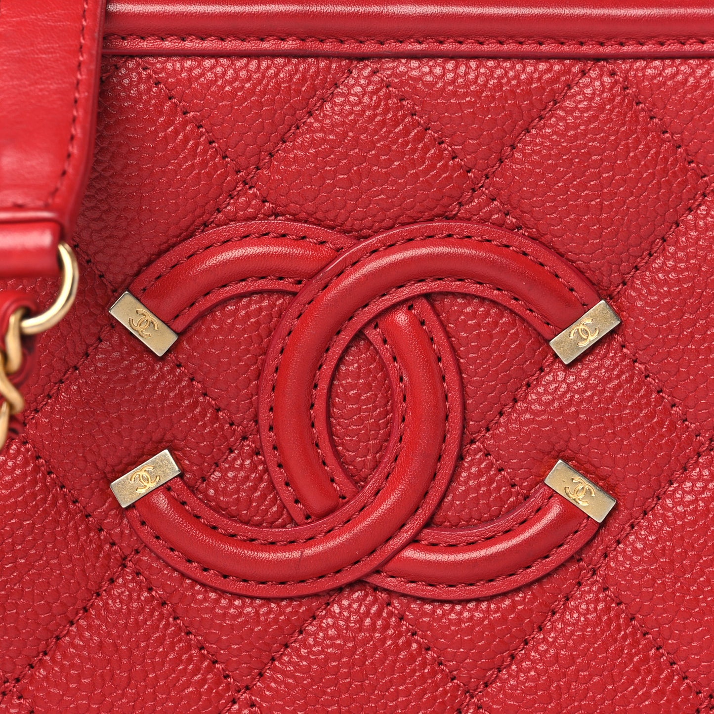 Caviar Quilted Small CC Filigree Vanity Case Red