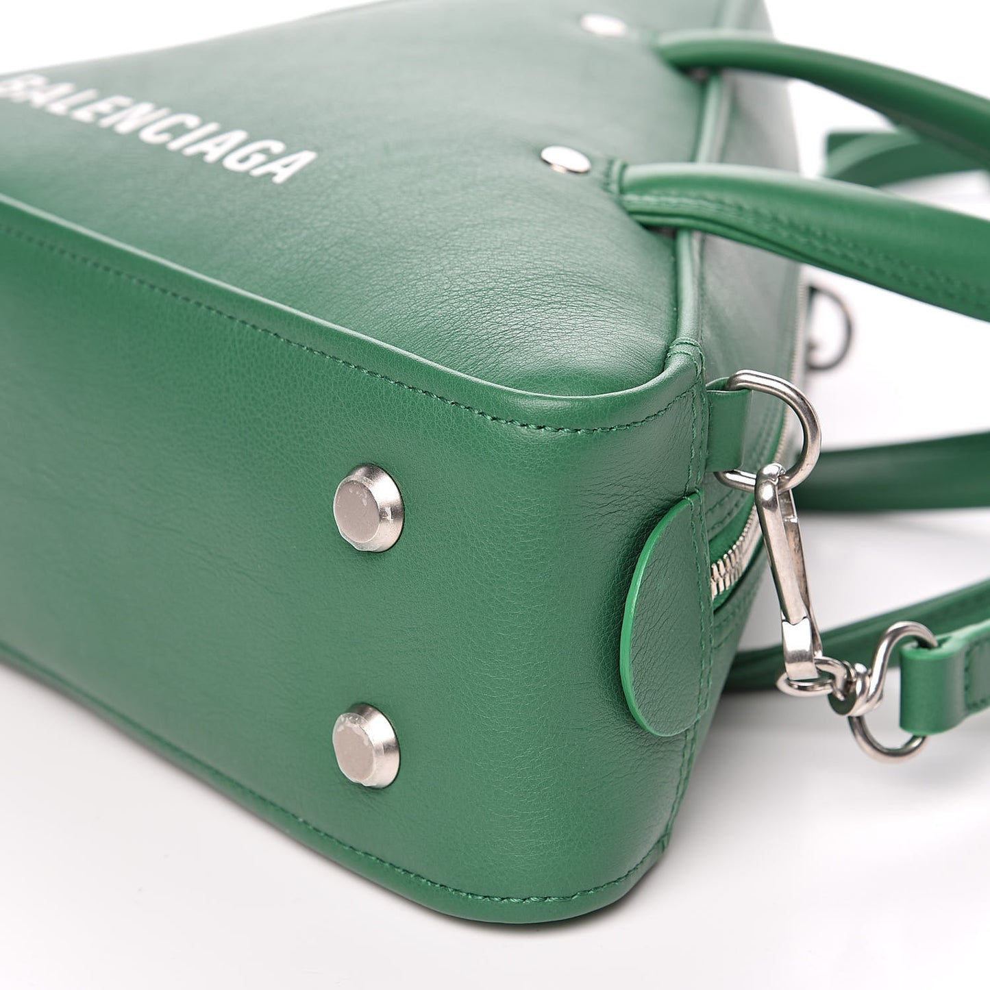 Shiny Day Calfskin S Triangle Duffle Vert Irlandais