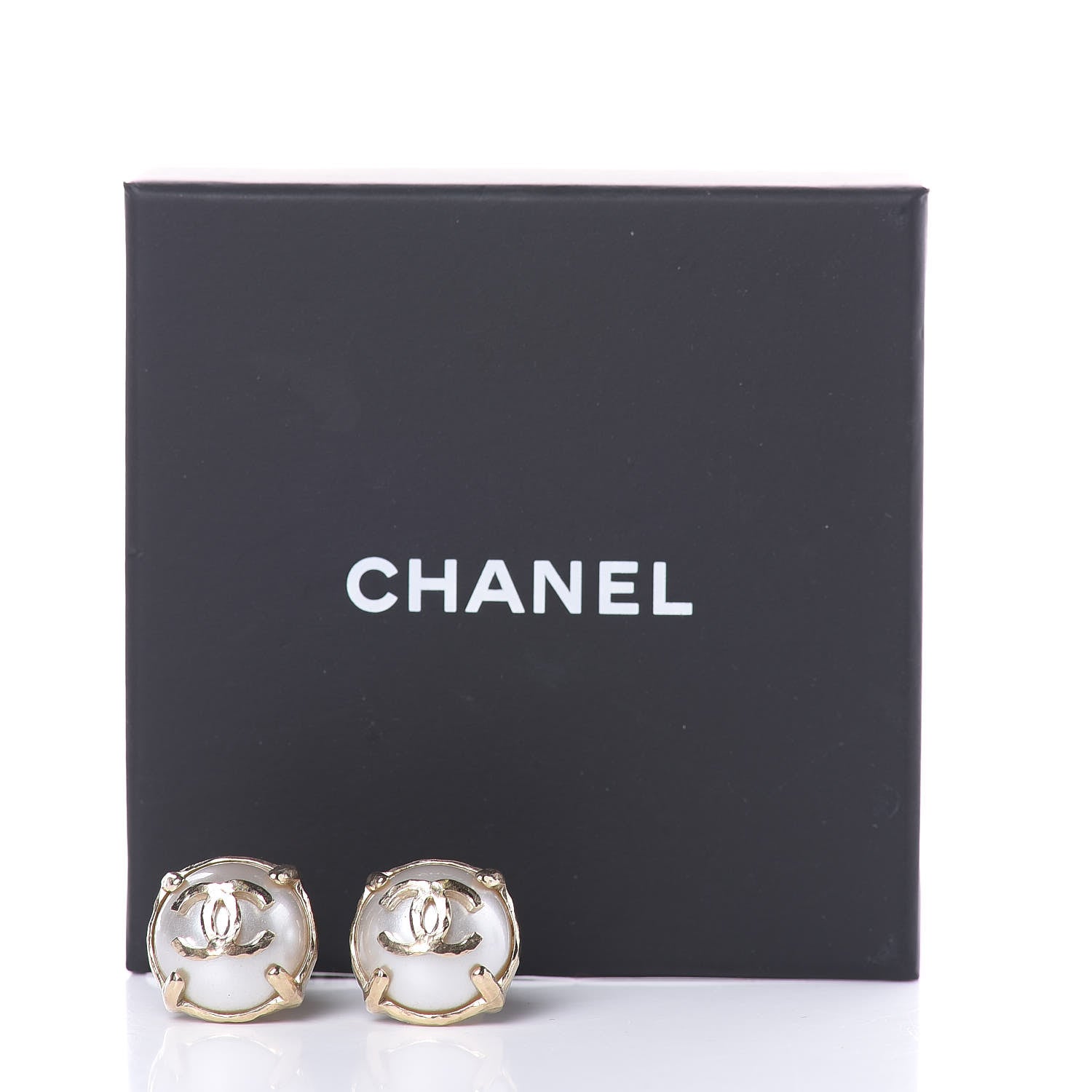 Chanel Pearl CC Large Clip On Earrings Light Gold 5 of 5