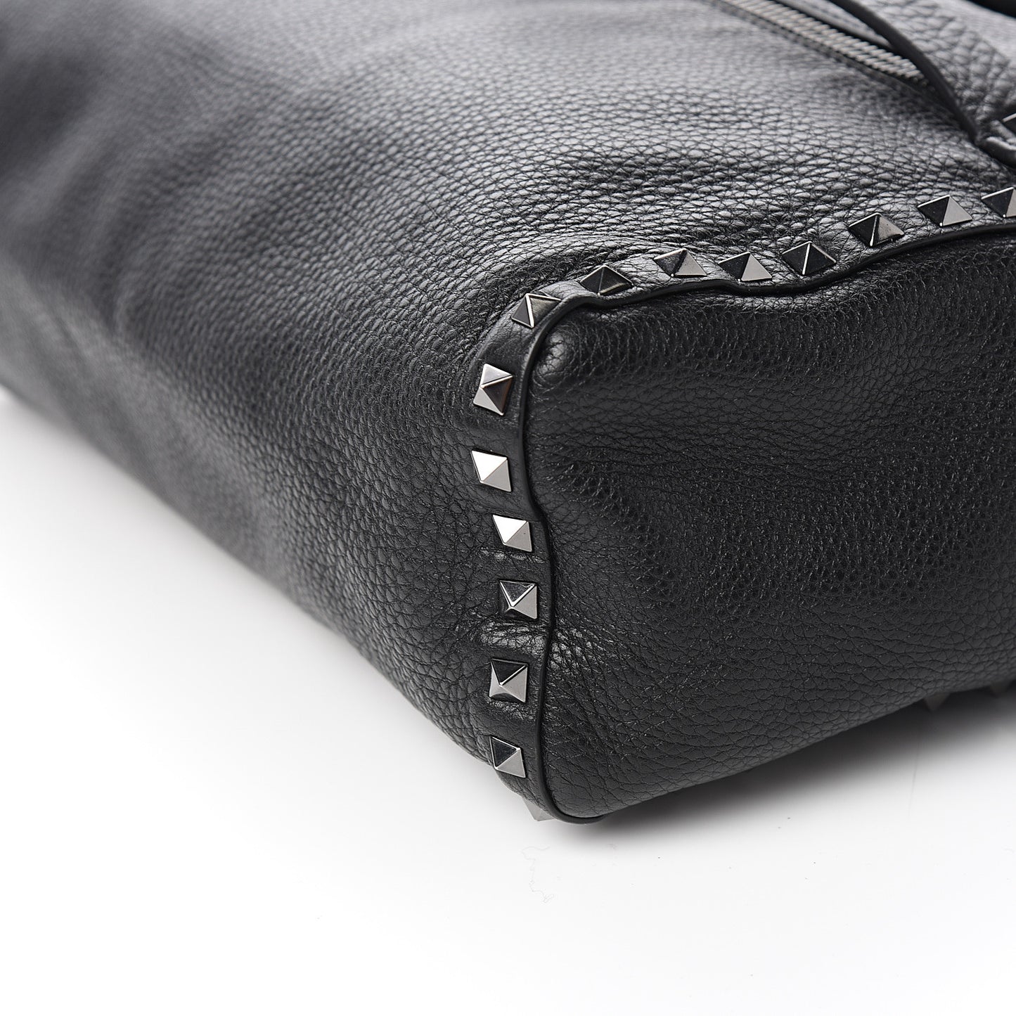 Pebbled Calfskin Rockstud Messenger Black