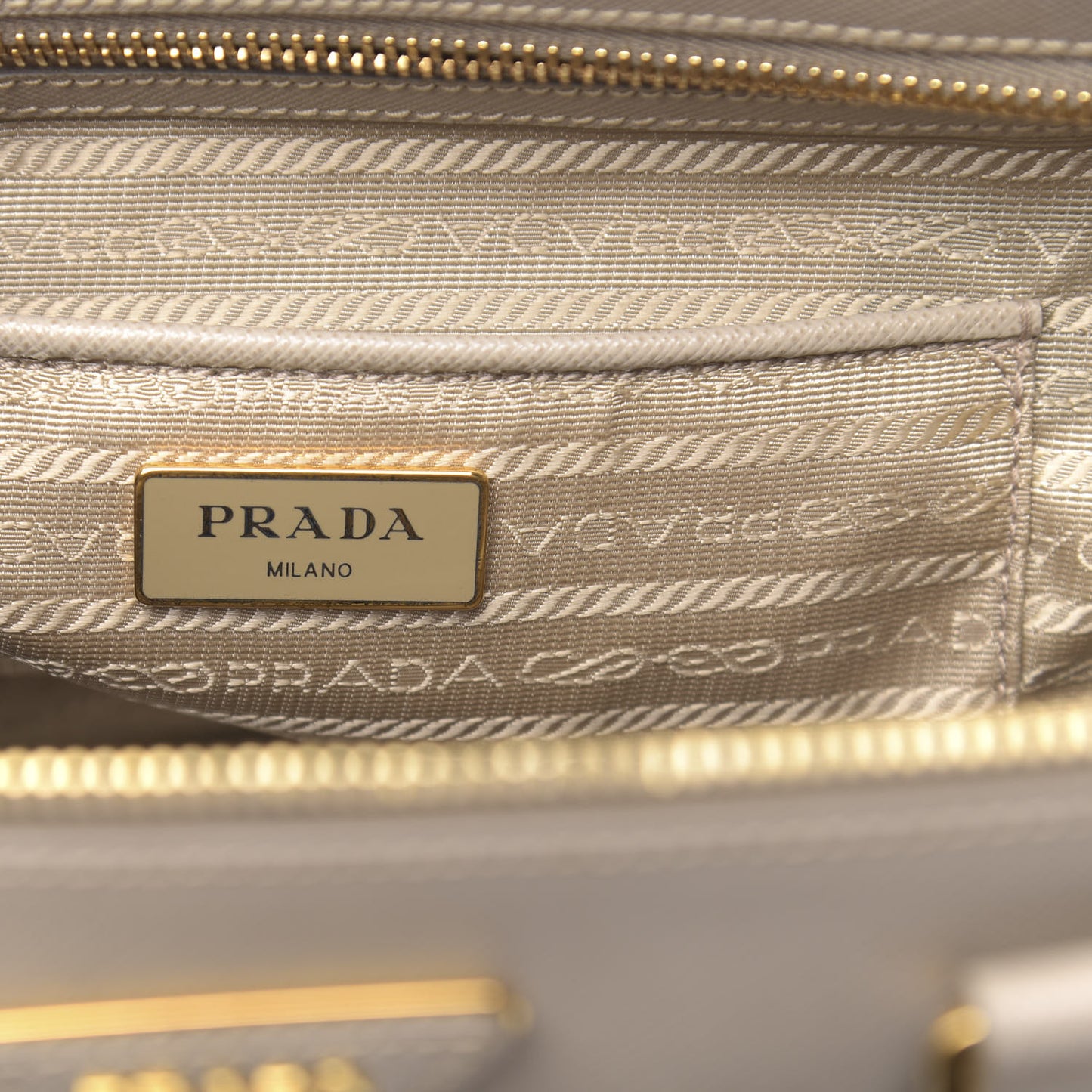 Saffiano Medium Galleria Double Zip Tote Pomice
