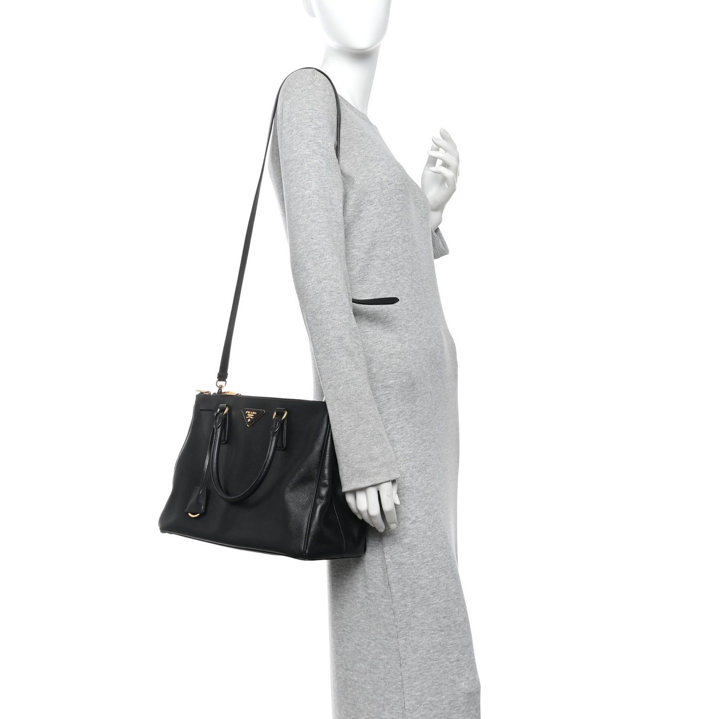 Saffiano Medium Galleria Double Zip Tote Black