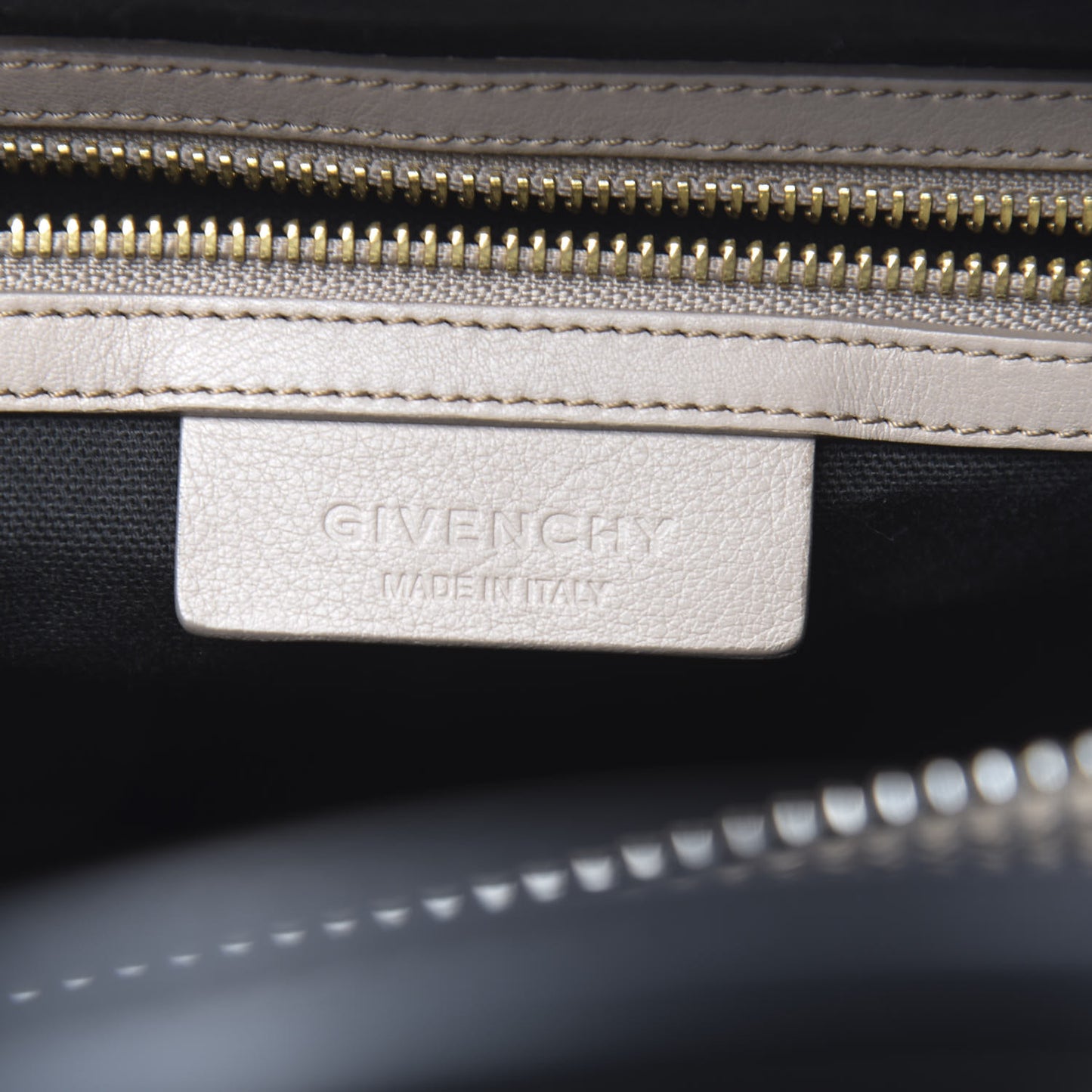 Calfskin Medium Tri-Color Antigona Beige Black White