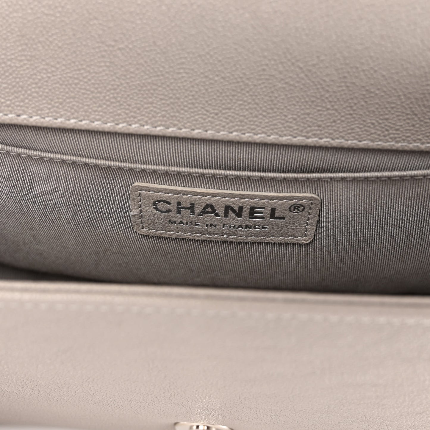Caviar Quilted Medium Boy Flap Light Grey
