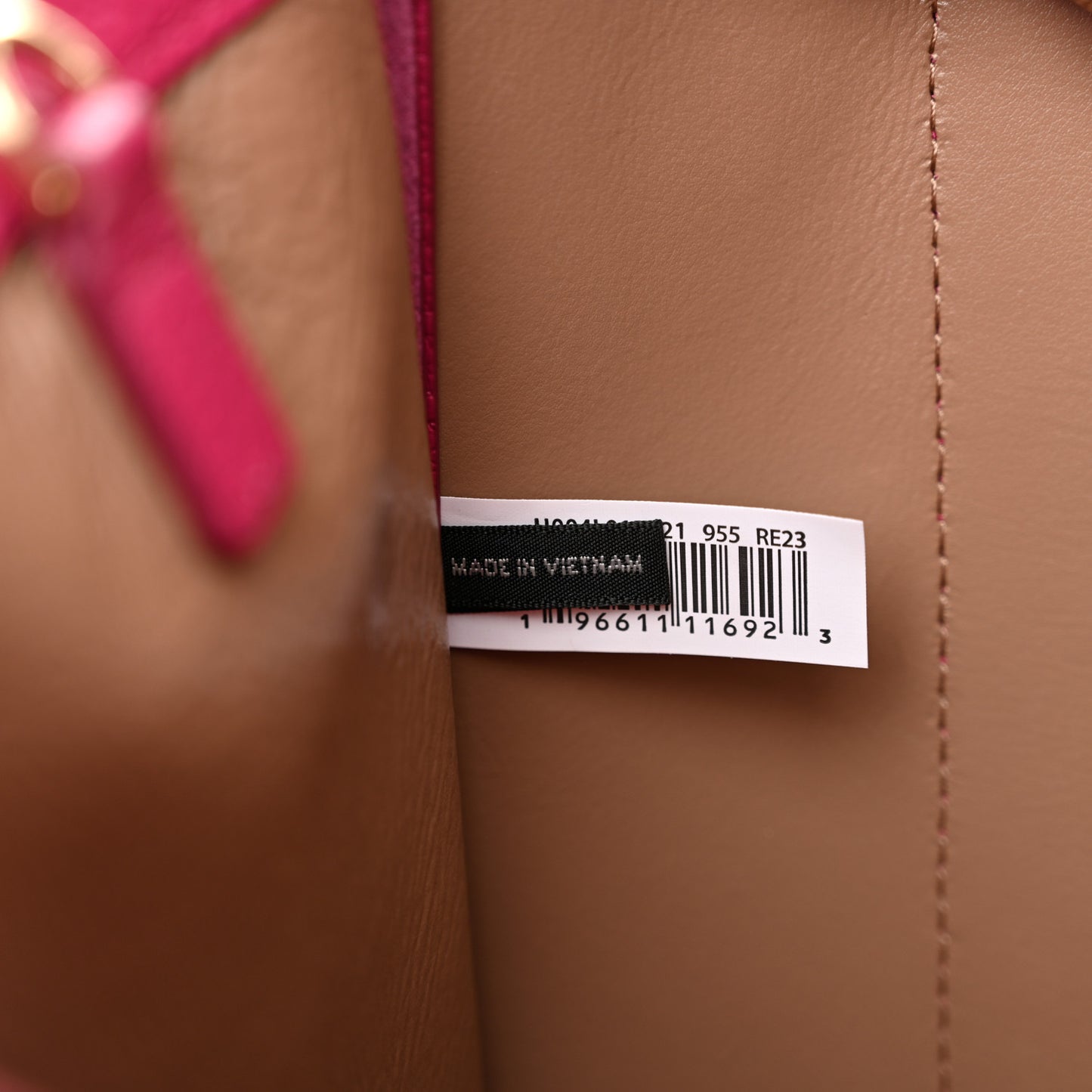 Grained Calfskin Medium The Tote Bag Lipstick