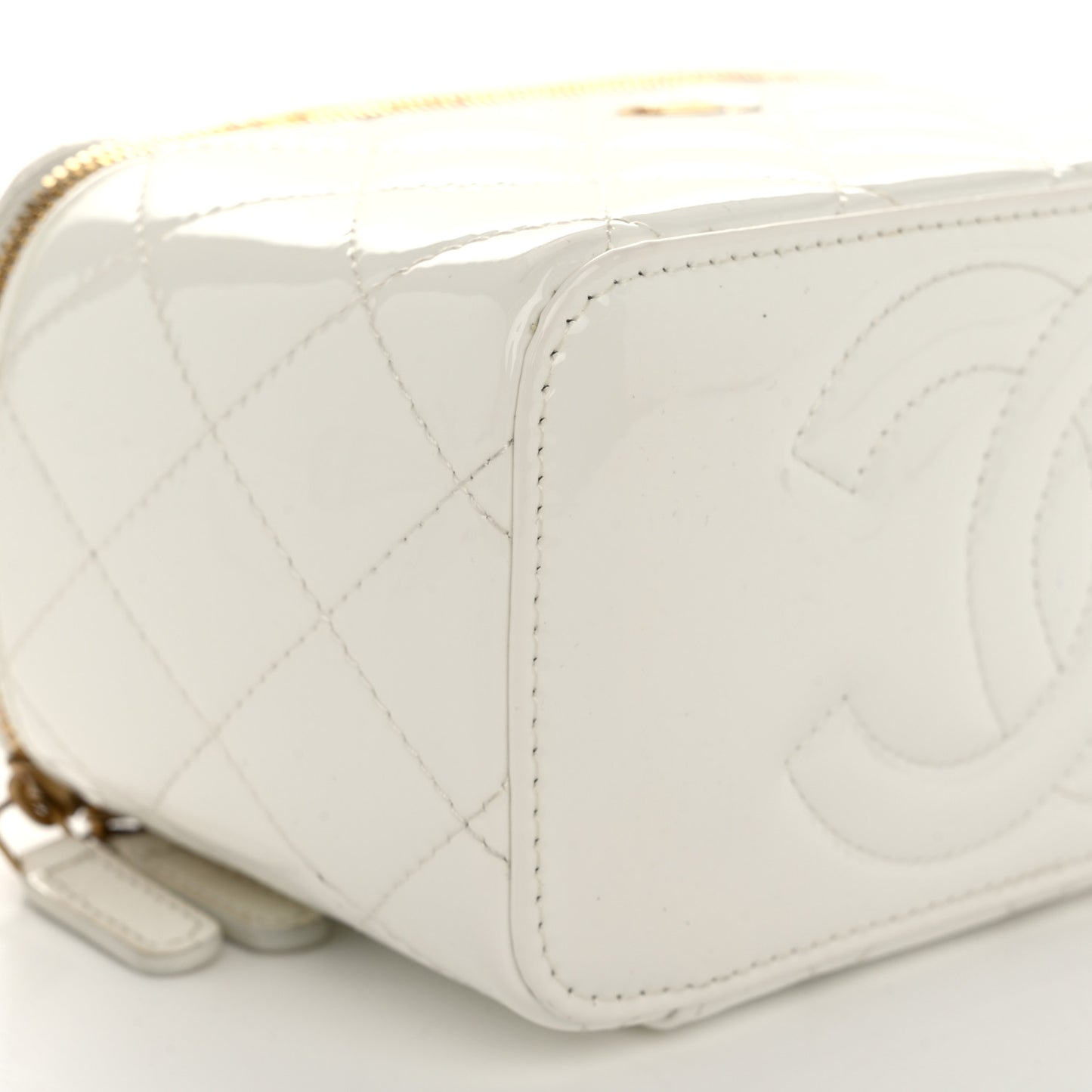 Patent Enamel Quilted Small Coco Hearts Vanity Case With Chain White