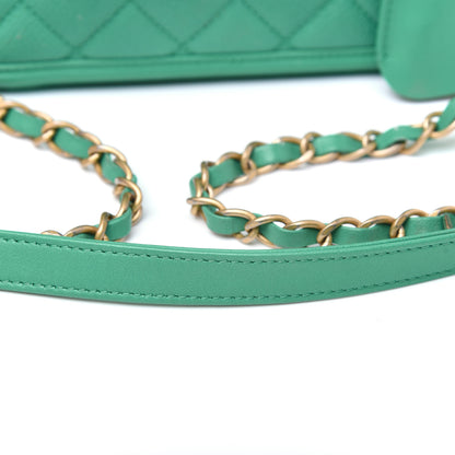 Chanel Caviar Quilted Medium CC Filigree Vanity Case Green 20 of 22