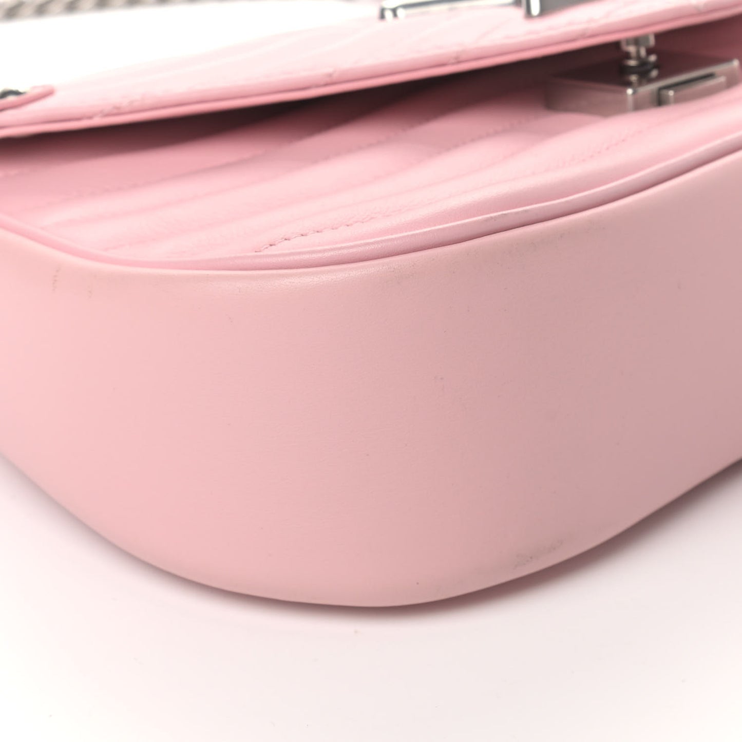 Calfskin New Wave Chain MM Smoothie Pink
