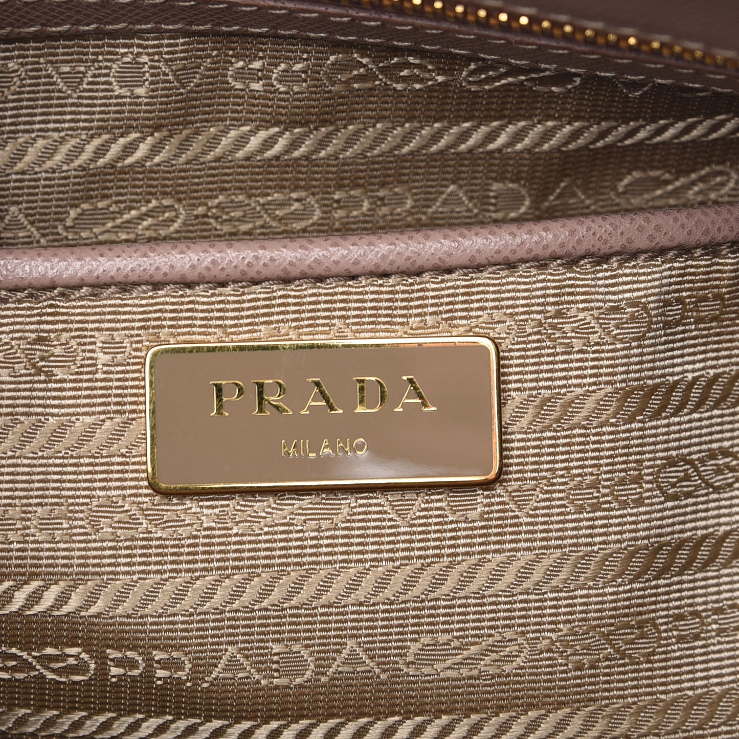 Saffiano Medium Galleria Double Zip Tote Cammeo