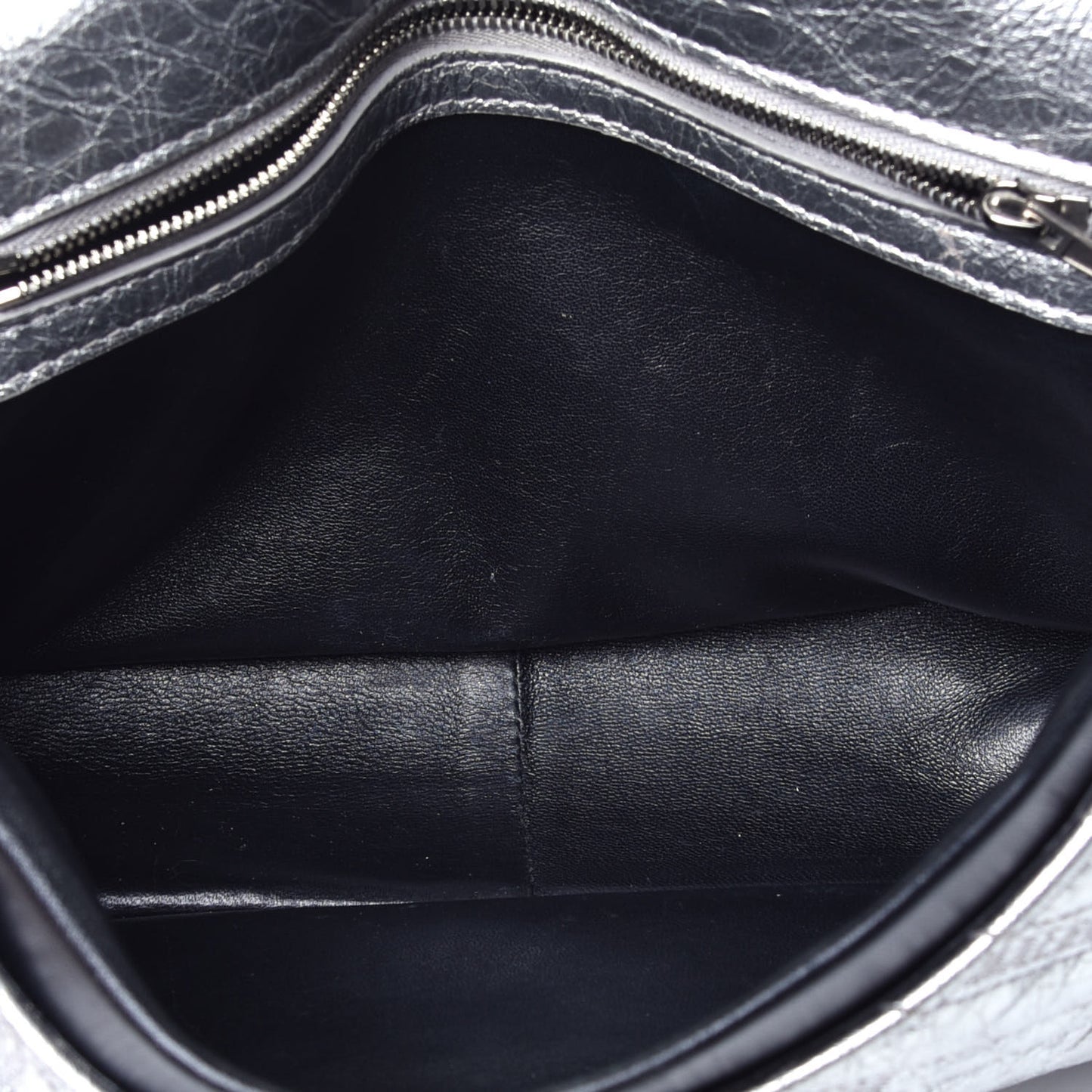 Metallic Arena Calfskin Logo Matelasse M BB Round Shoulder Bag Argent