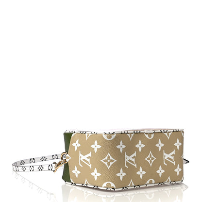 Louis Vuitton Monogram Giant Beach Pouch Kaki 4 of 13