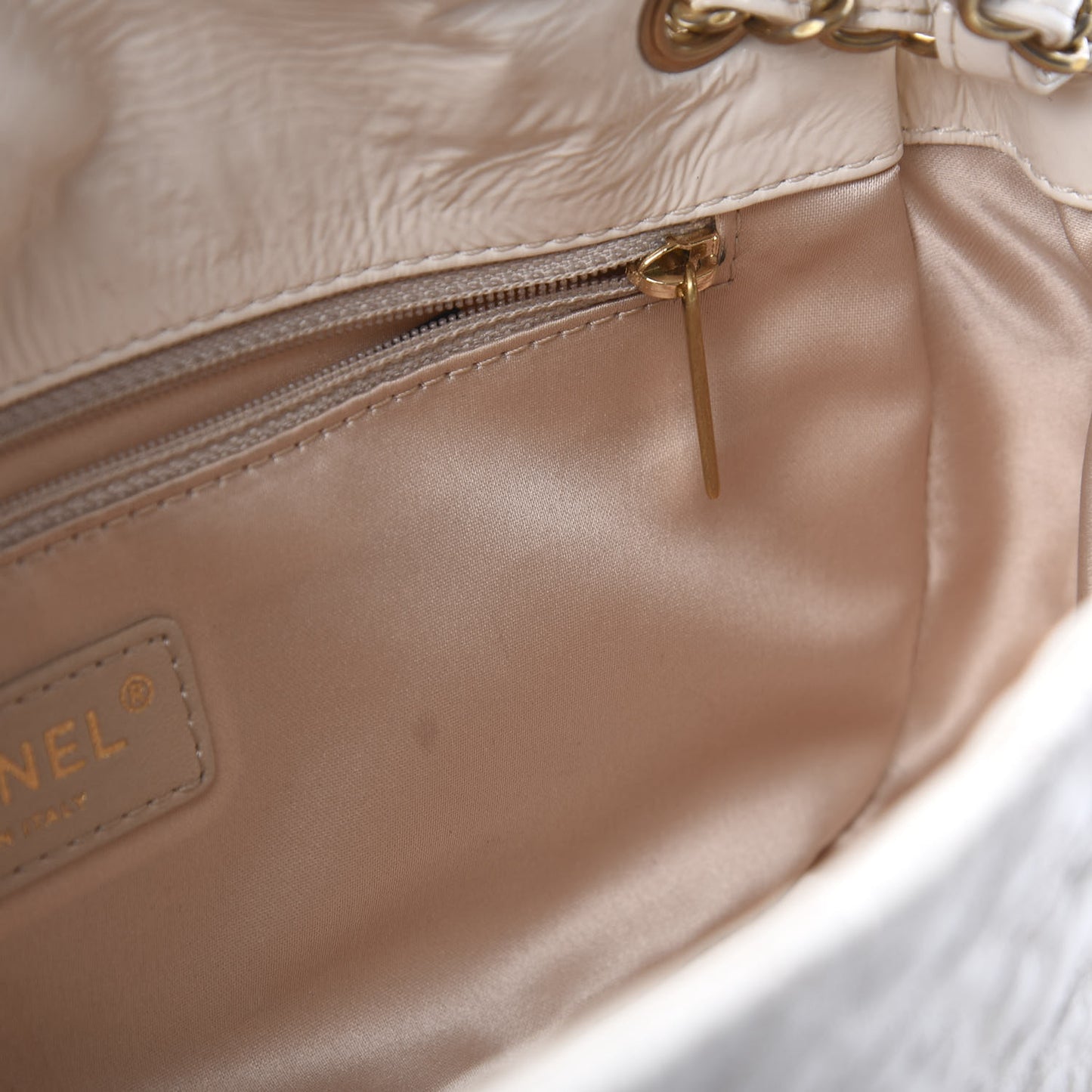 Vinyl Rock in Moscow Flap White