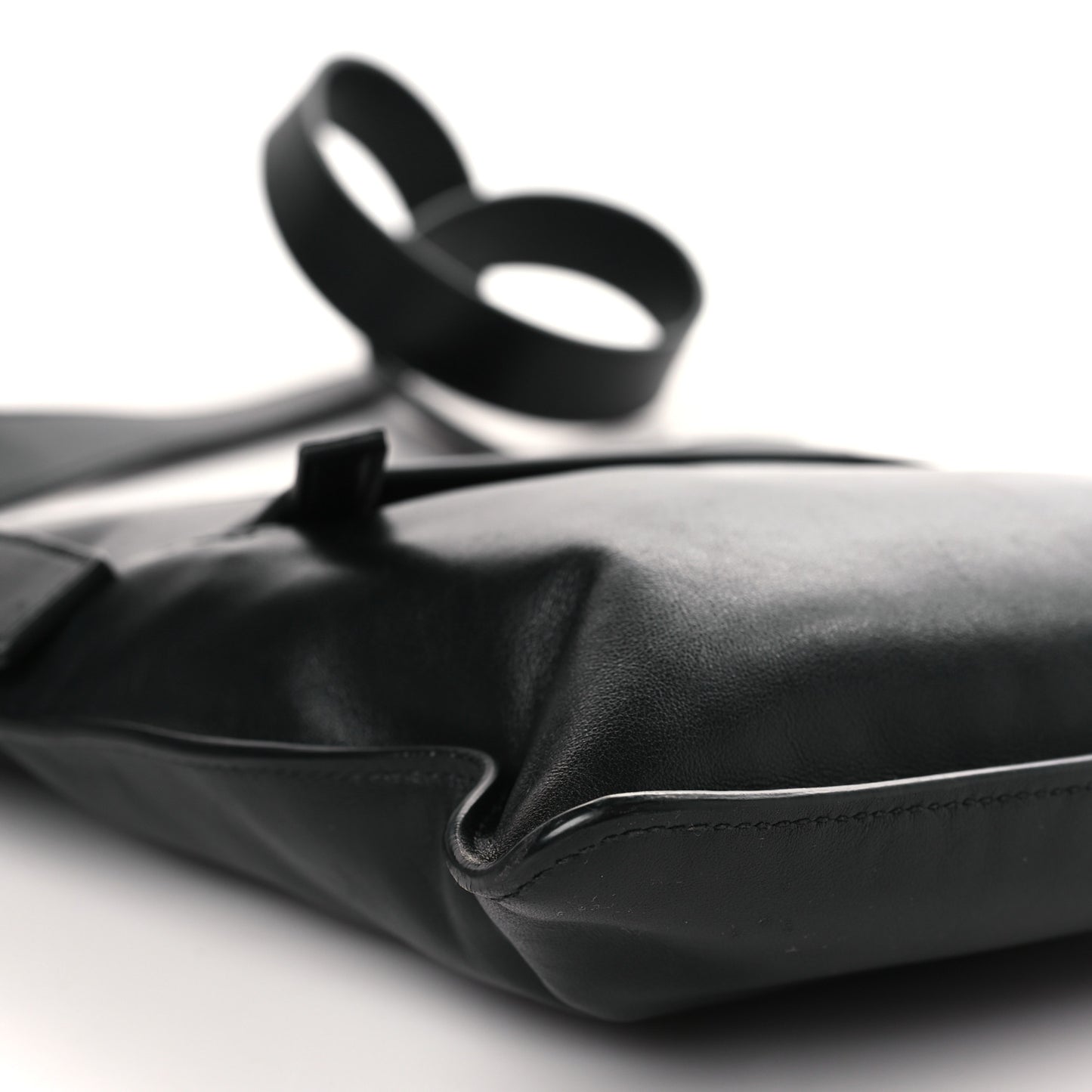 Soft Calf Flat Messenger Bag Black