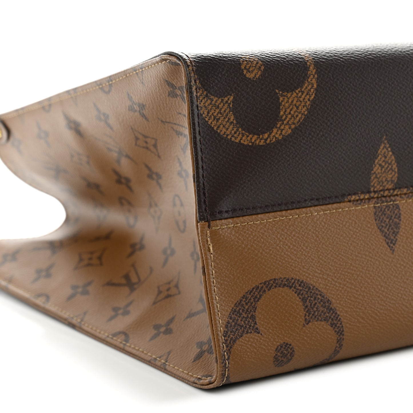 Reverse Monogram Giant Onthego MM