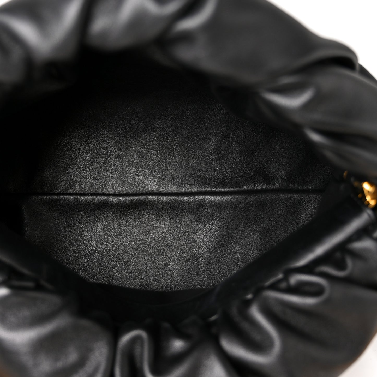 Calfskin The Pouch Chain Black