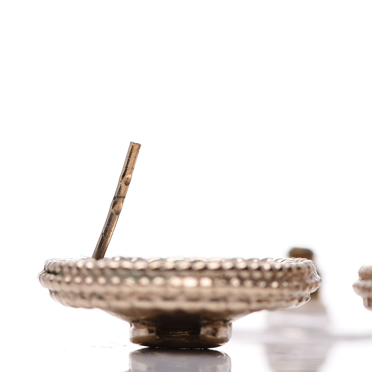 Medallion CC Earrings Gold