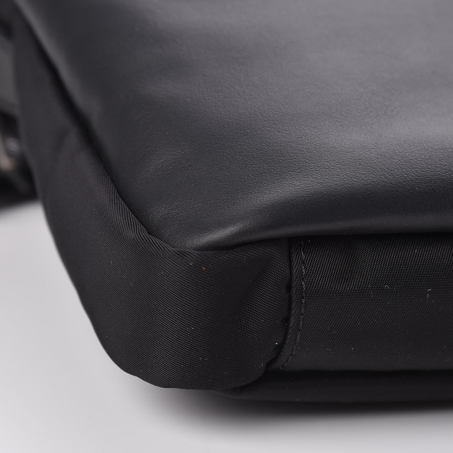 Nylon Vitello Century Opaco Mini Bug Eyes Flat Messenger Black