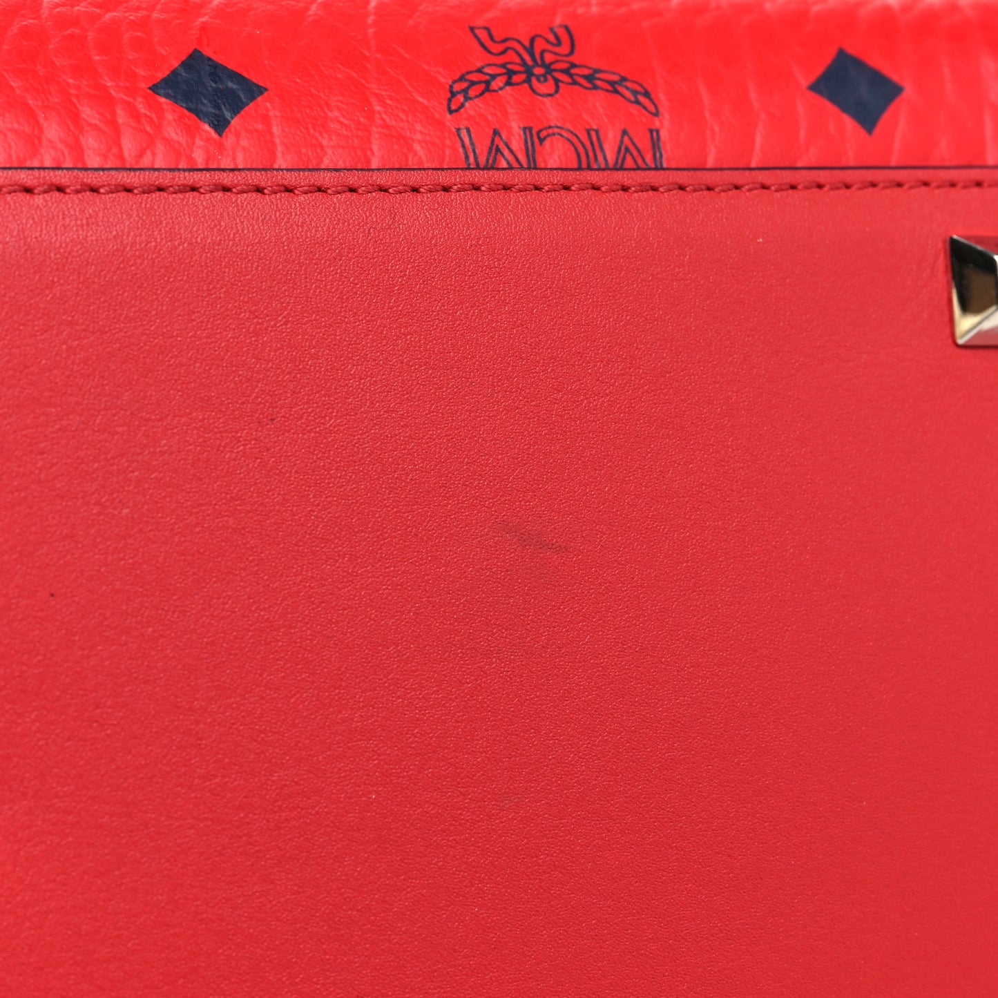 Visetos Medium Essential Boston Bag Red
