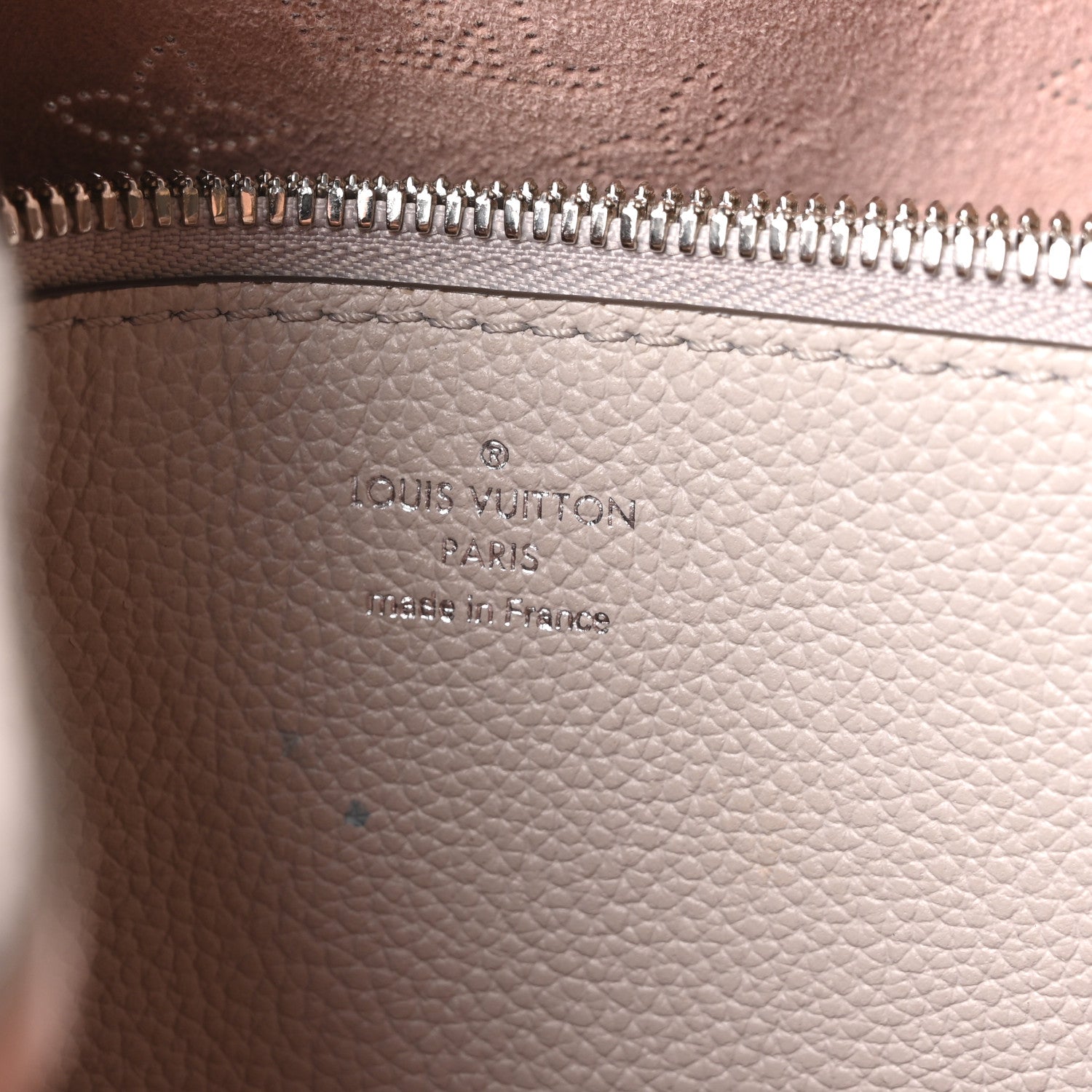 Louis Vuitton Mahina Muria Brume 6 of 9