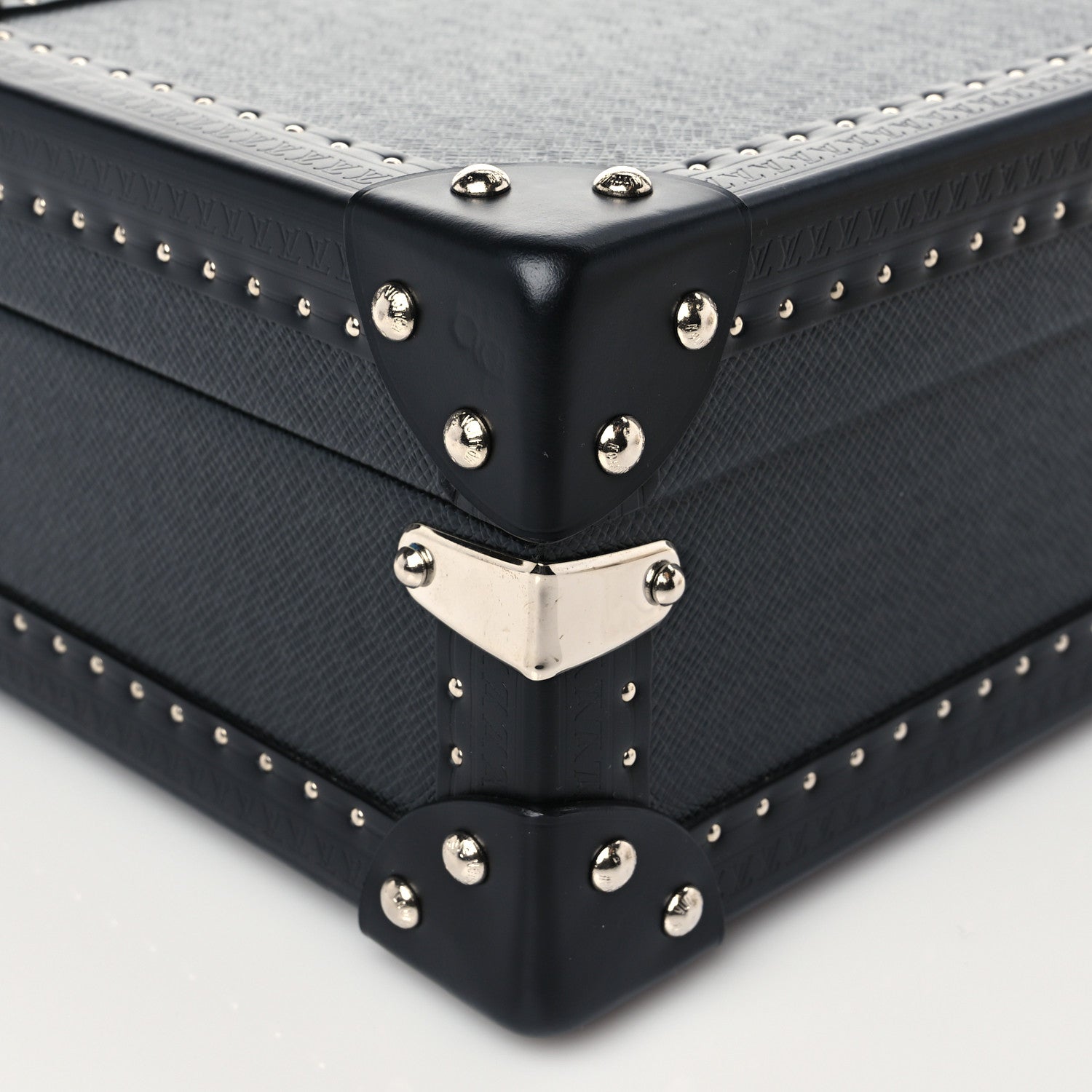Louis Vuitton Taiga 8 Watch Case Ardoise 9 of 10