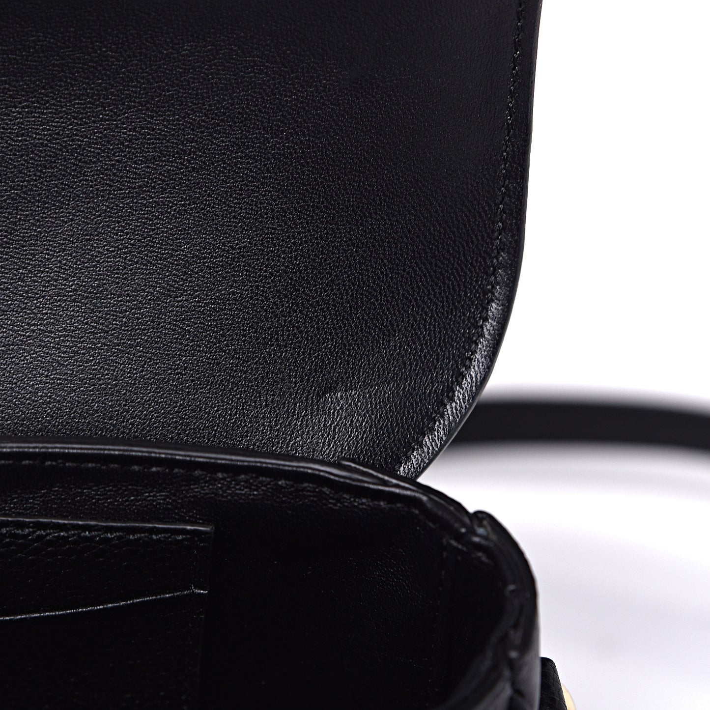 Grained Calfskin Besace Small 16 Black