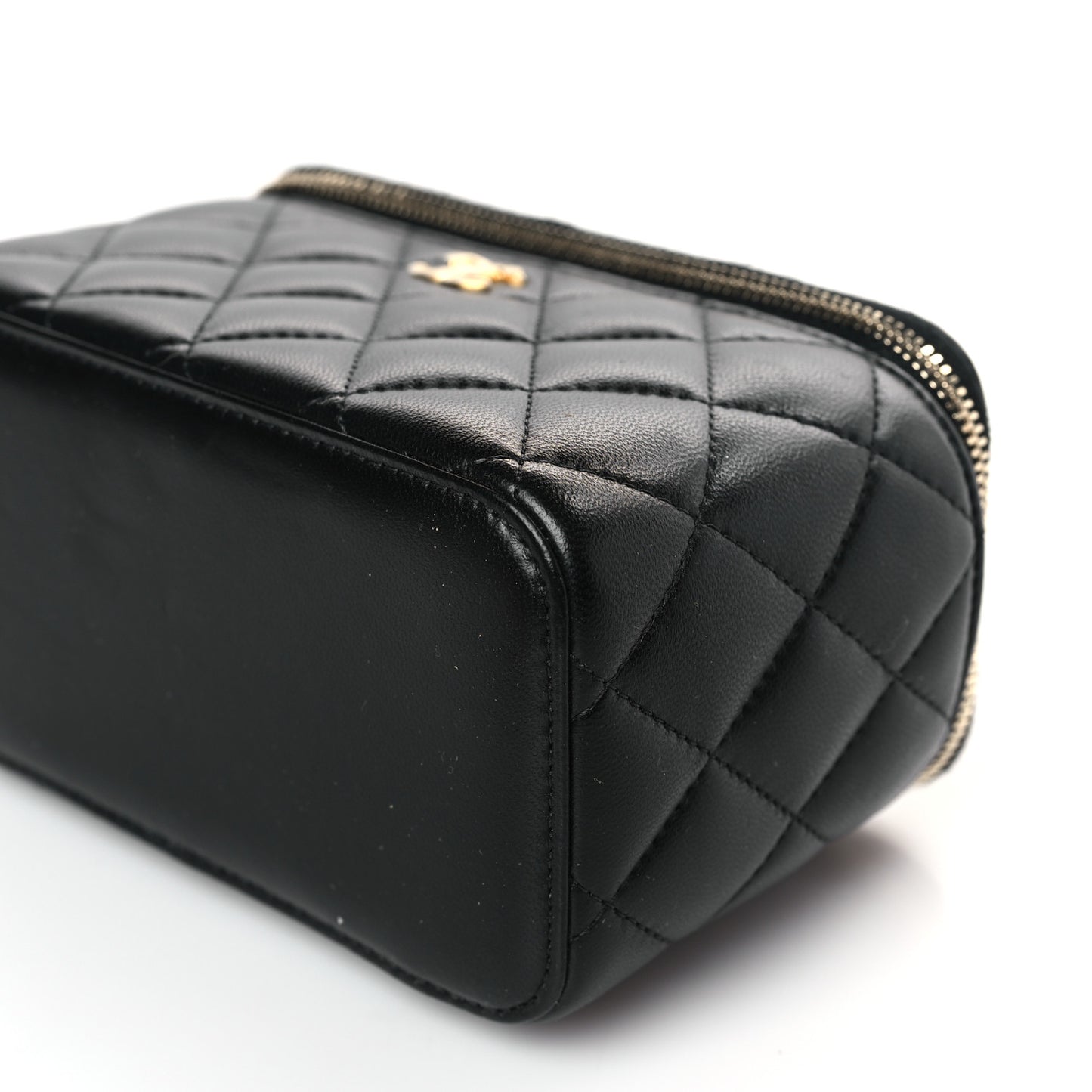 Lambskin Quilted Small Pearl Crush Vanity Case With Chain Black